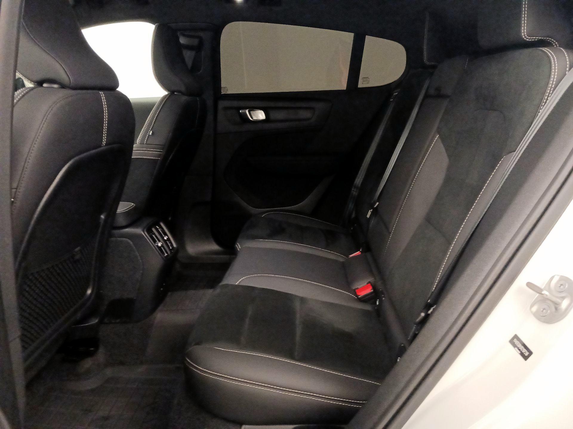 Thumbnail: 2024 Volvo C40 - 20