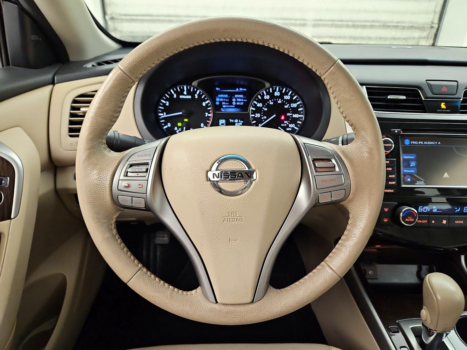 Thumbnail: 2015 Nissan Altima - 10