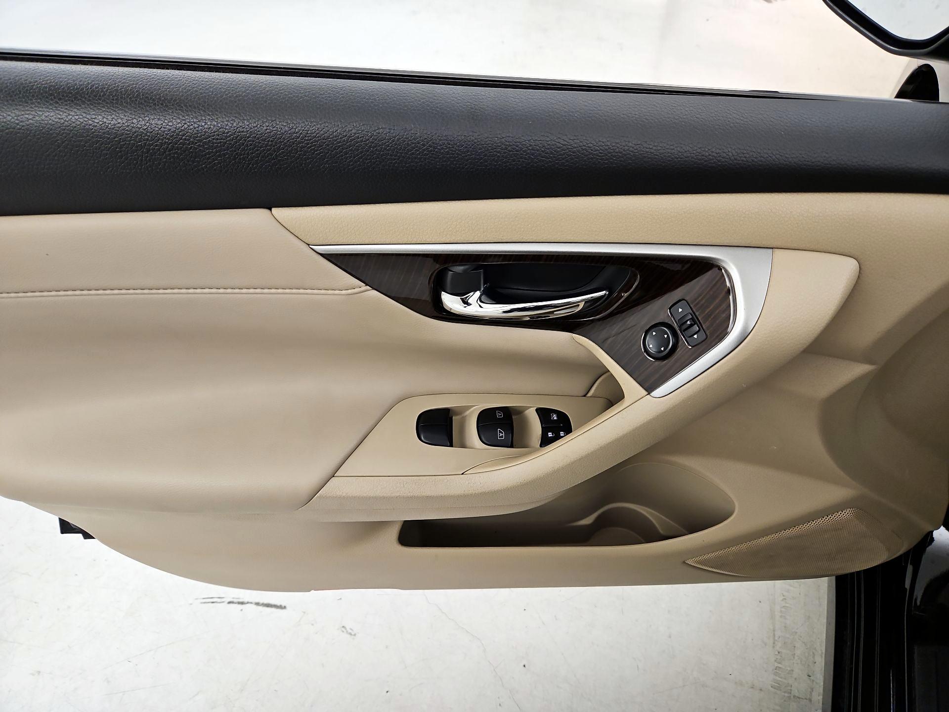 Thumbnail: 2015 Nissan Altima - 12