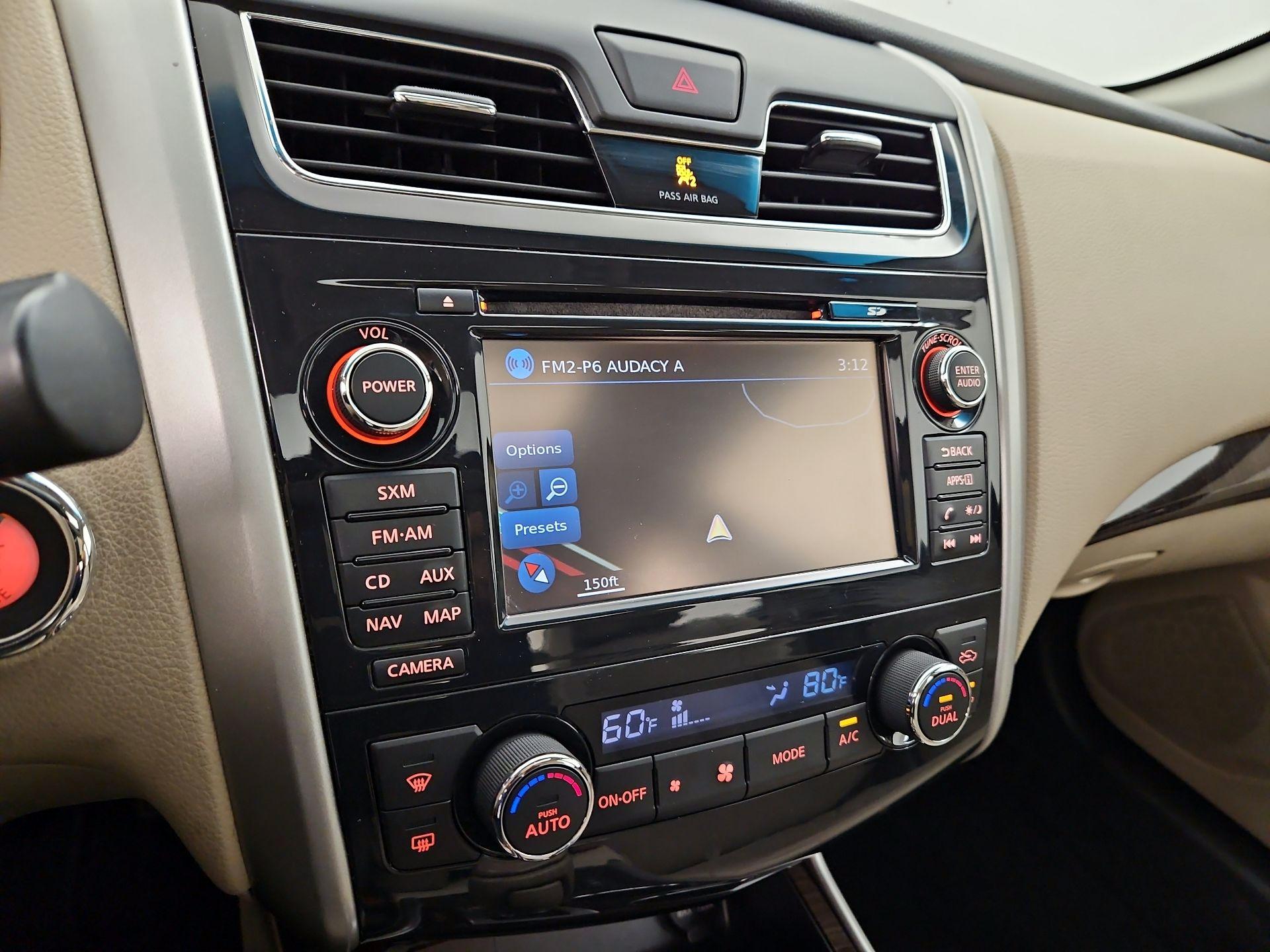 Thumbnail: 2015 Nissan Altima - 14