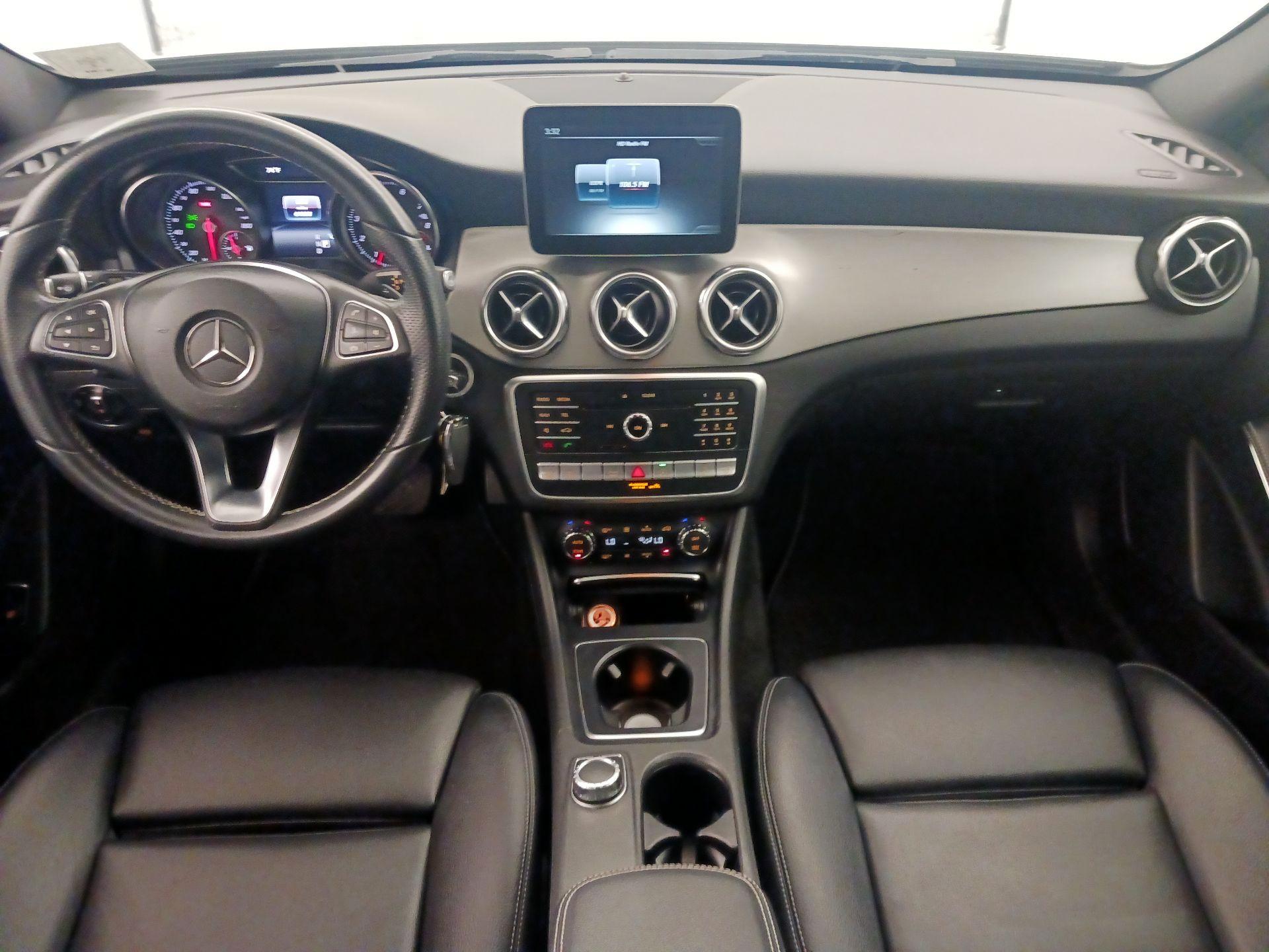Thumbnail: 2018 Mercedes-Benz GLA - 9