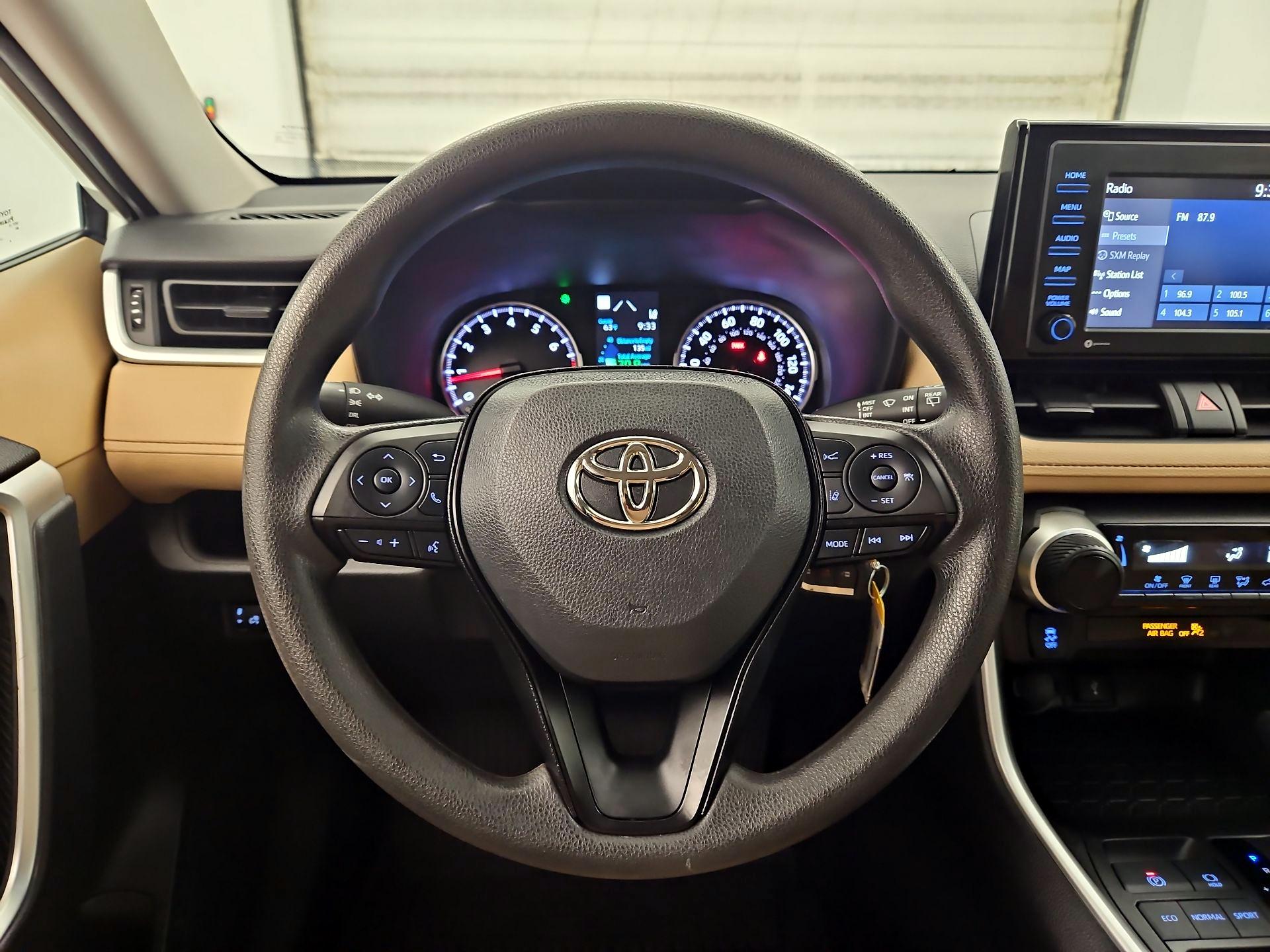 Thumbnail: 2022 Toyota RAV4 - 10