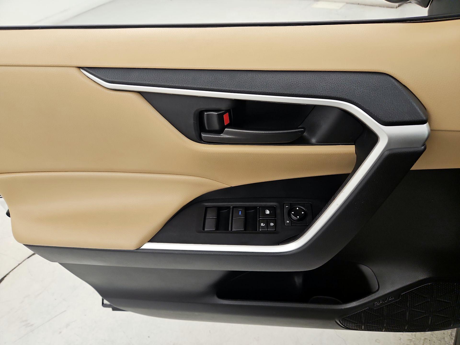 Thumbnail: 2022 Toyota RAV4 - 12