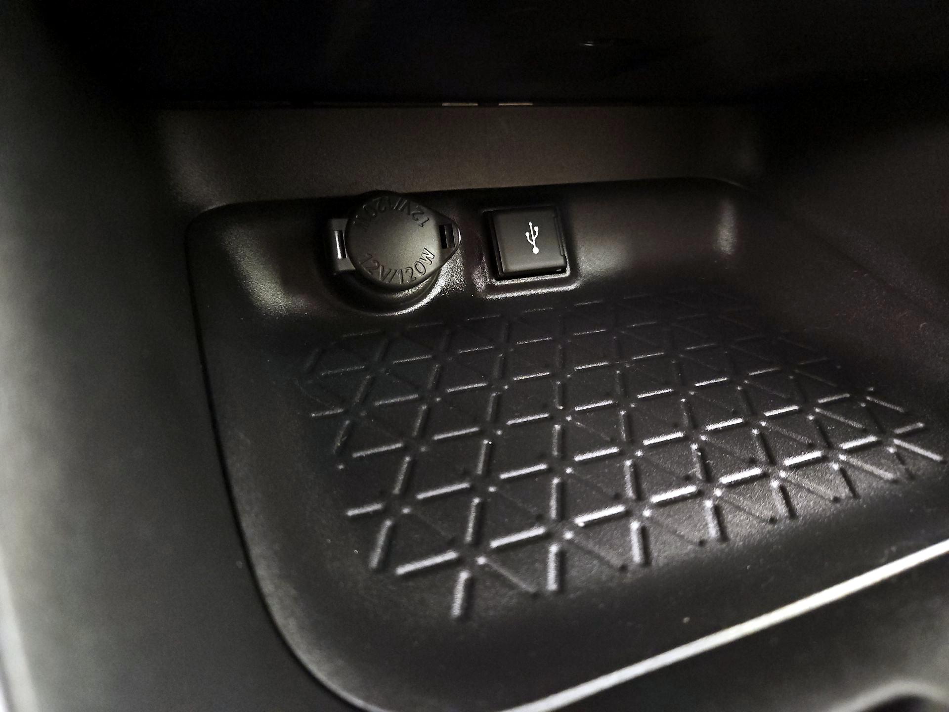 Thumbnail: 2022 Toyota RAV4 - 18