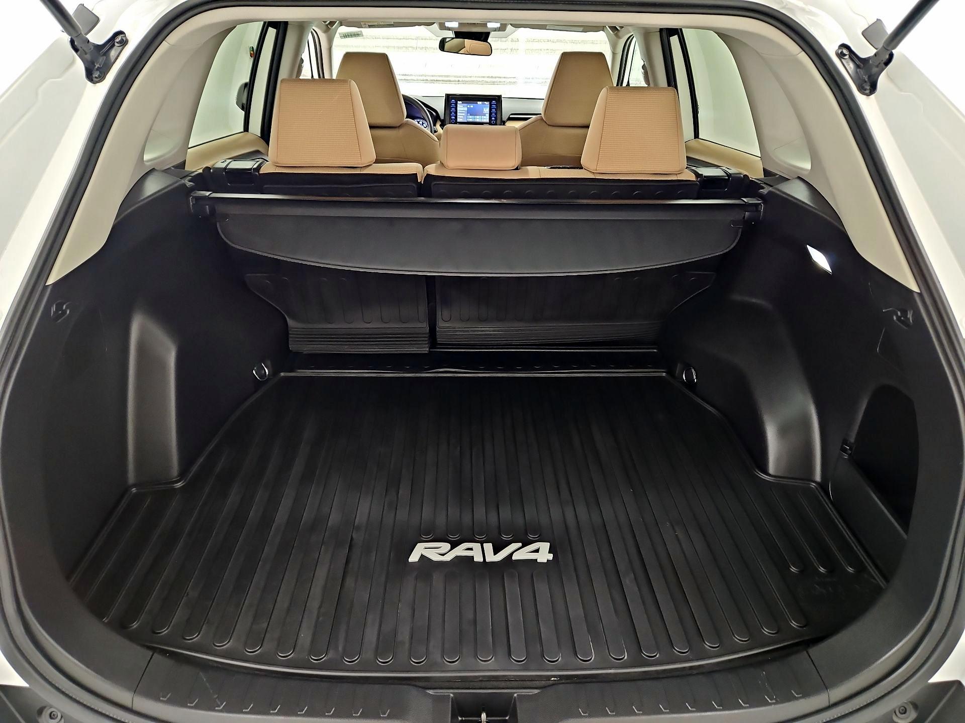 Thumbnail: 2022 Toyota RAV4 - 20