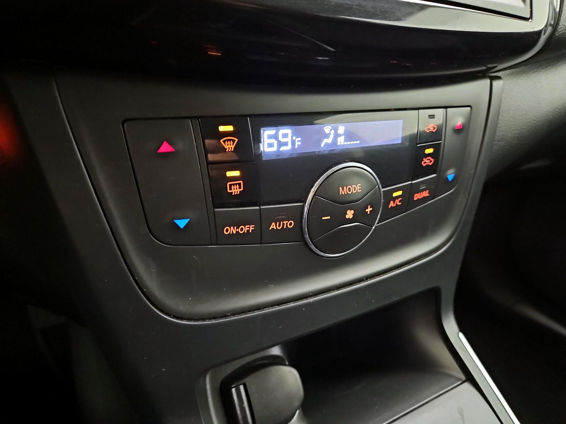 Thumbnail: 2019 Nissan Sentra - 16