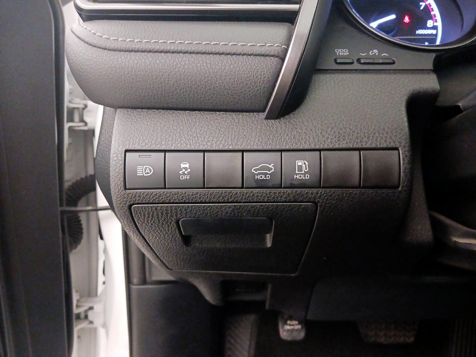 Thumbnail: 2022 Toyota Camry - 13