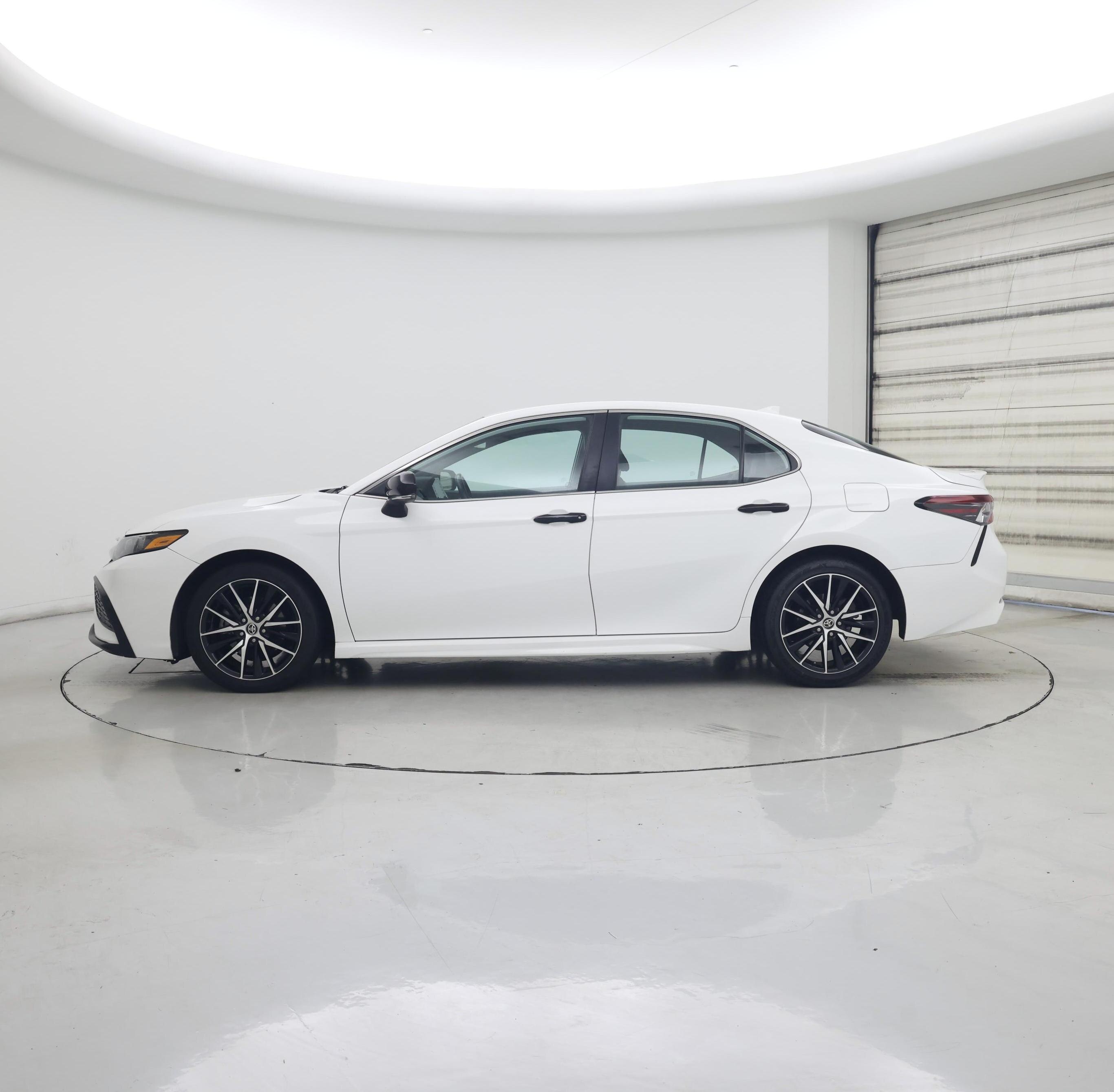 Thumbnail: 2022 Toyota Camry - 3