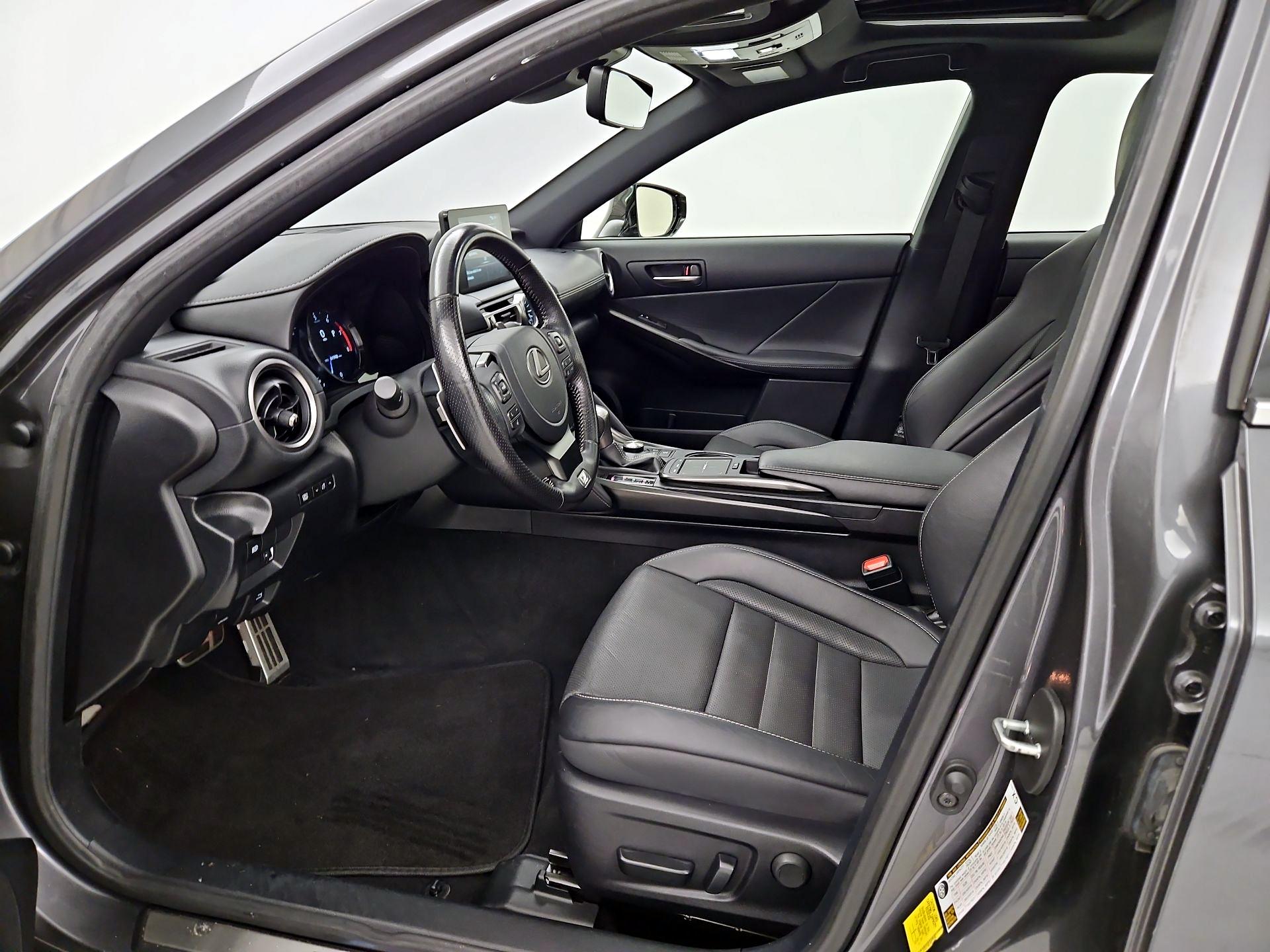 Thumbnail: 2022 Lexus IS - 11