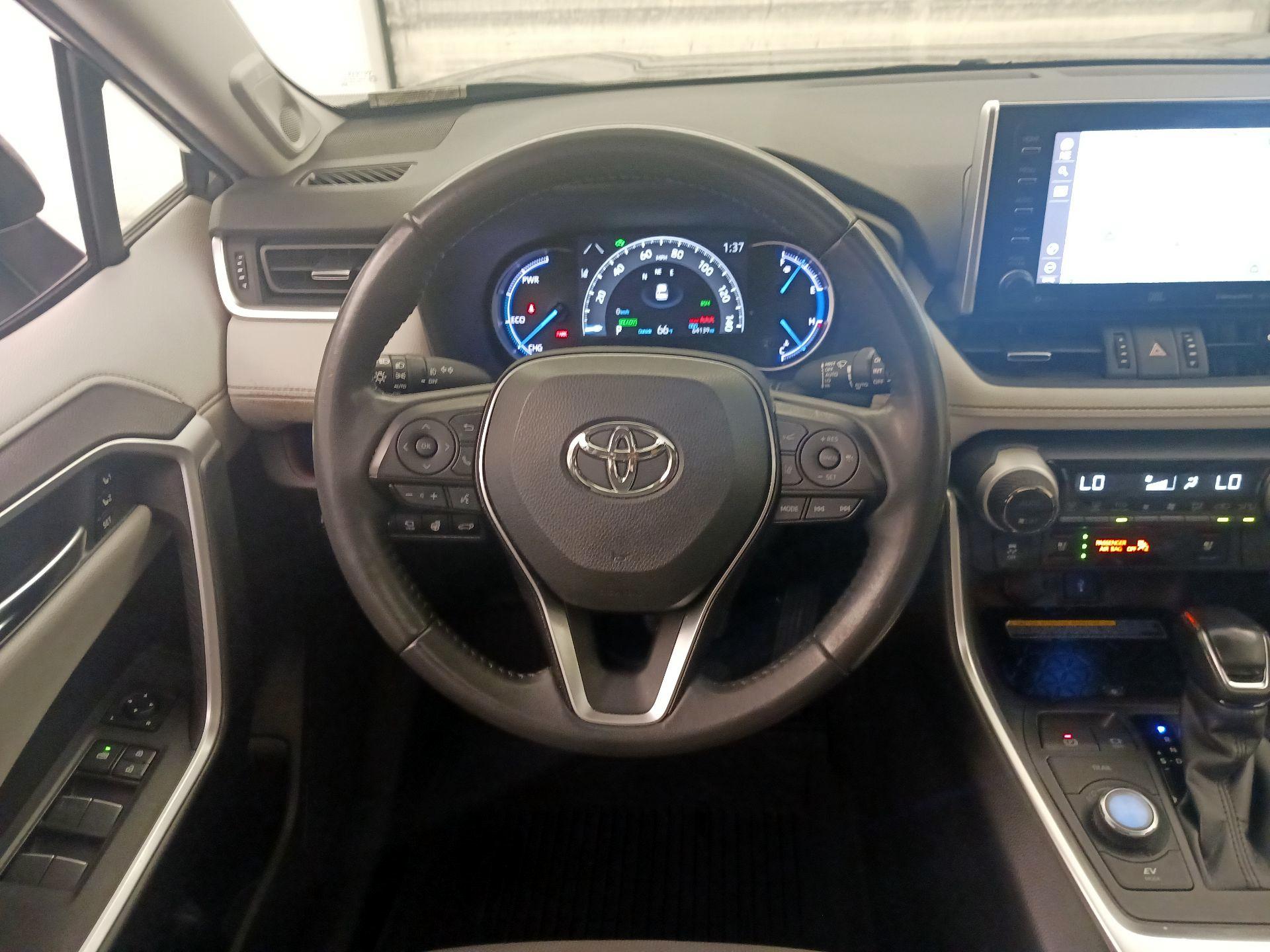 Thumbnail: 2021 Toyota RAV4 - 10