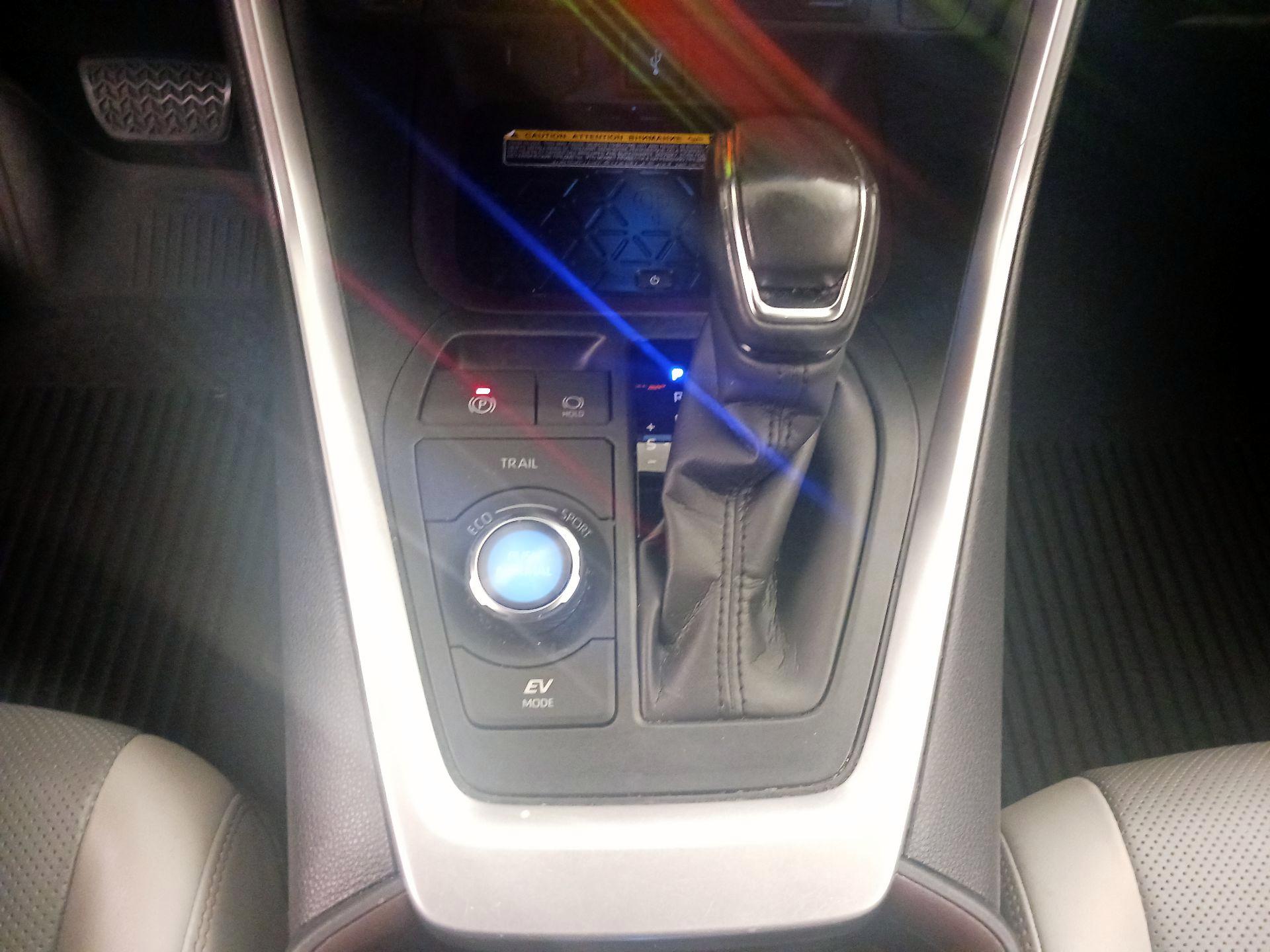Thumbnail: 2021 Toyota RAV4 - 18