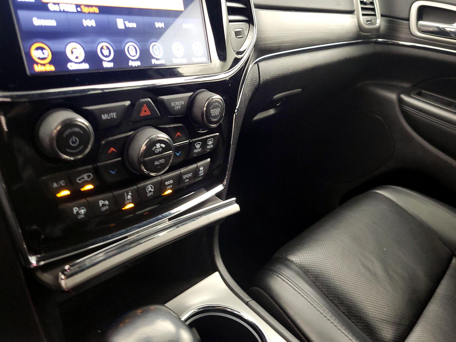 Thumbnail: 2020 Jeep Grand Cherokee - 16