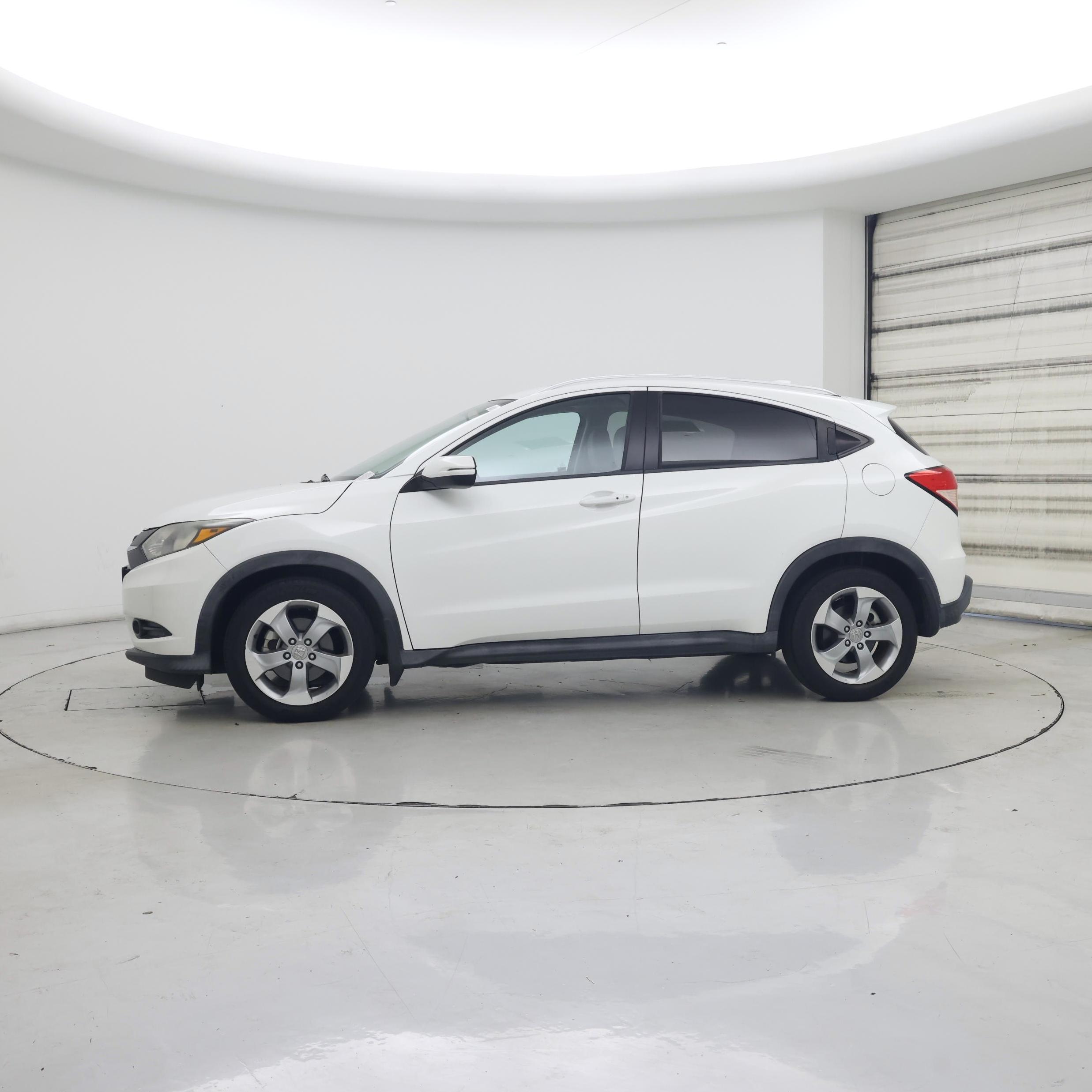 Thumbnail: 2016 Honda HR-V - 3