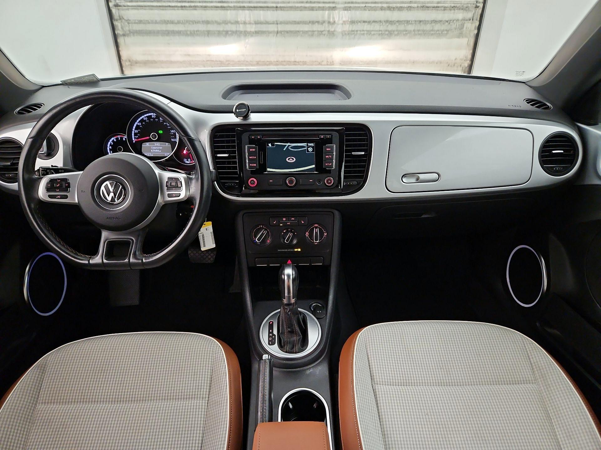 Thumbnail: 2015 Volkswagen Beetle - 9