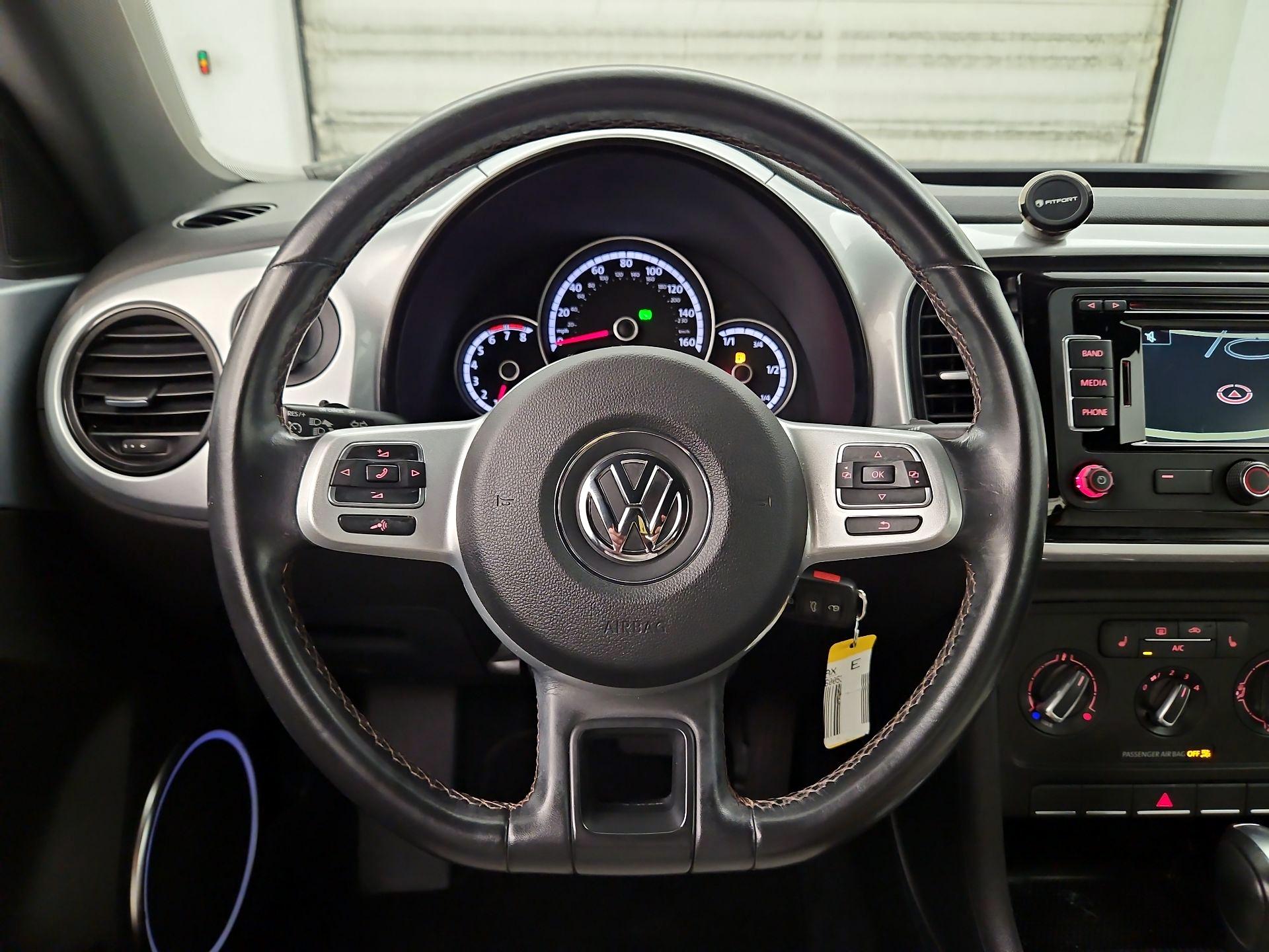 Thumbnail: 2015 Volkswagen Beetle - 10