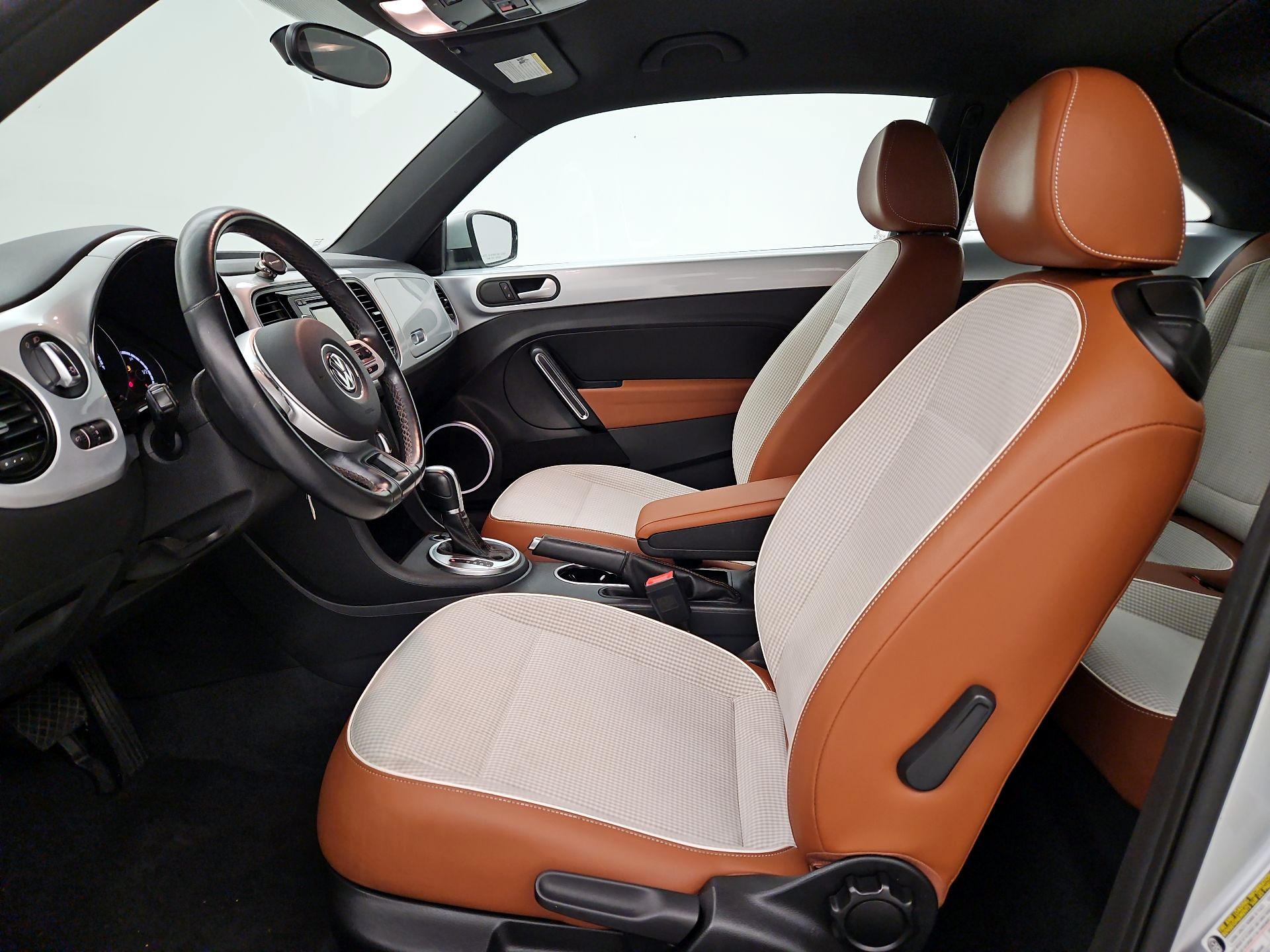 Thumbnail: 2015 Volkswagen Beetle - 11