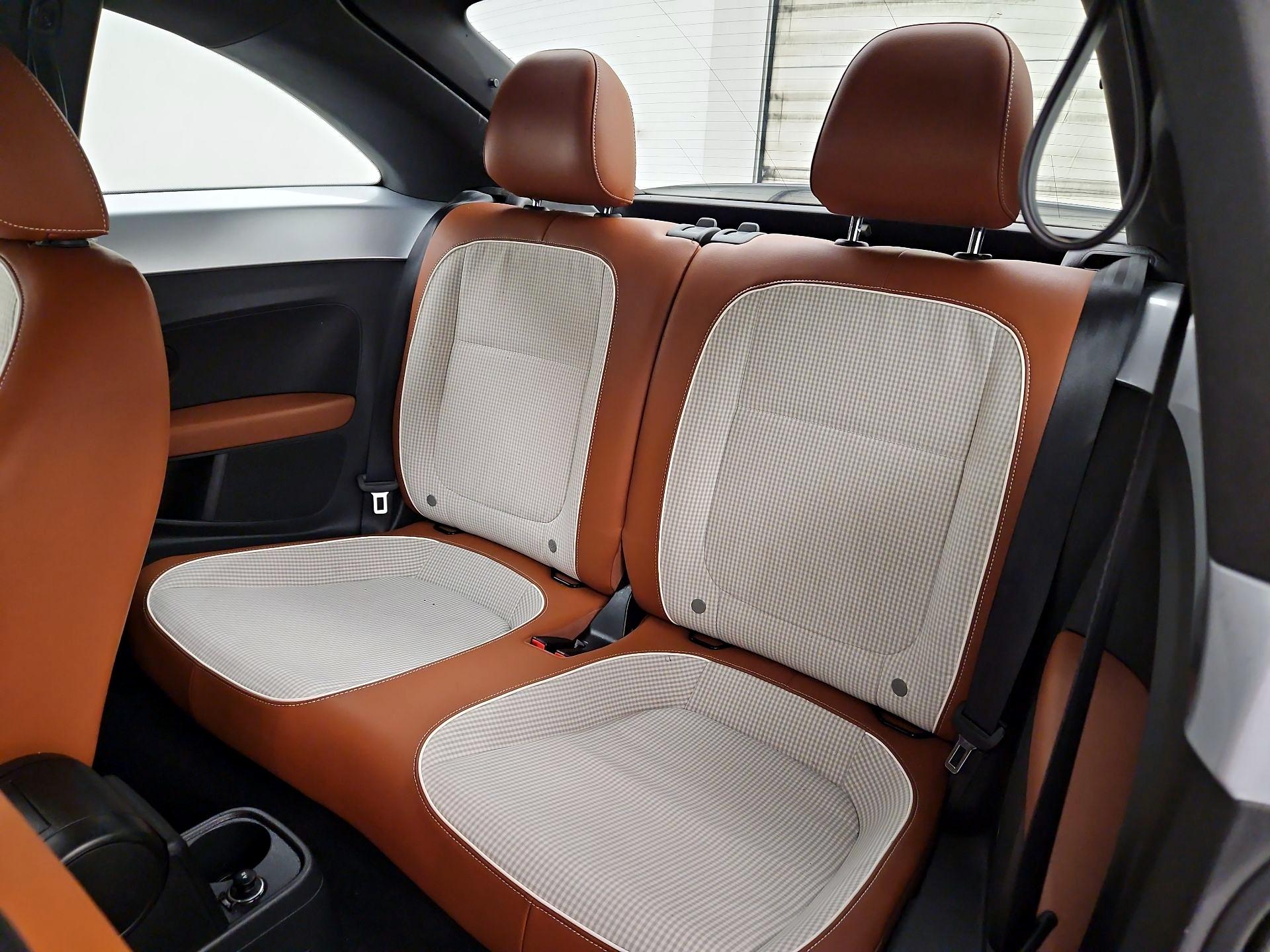 Thumbnail: 2015 Volkswagen Beetle - 17