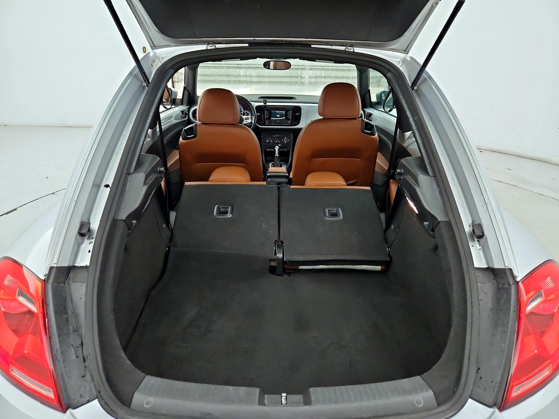 Thumbnail: 2015 Volkswagen Beetle - 19