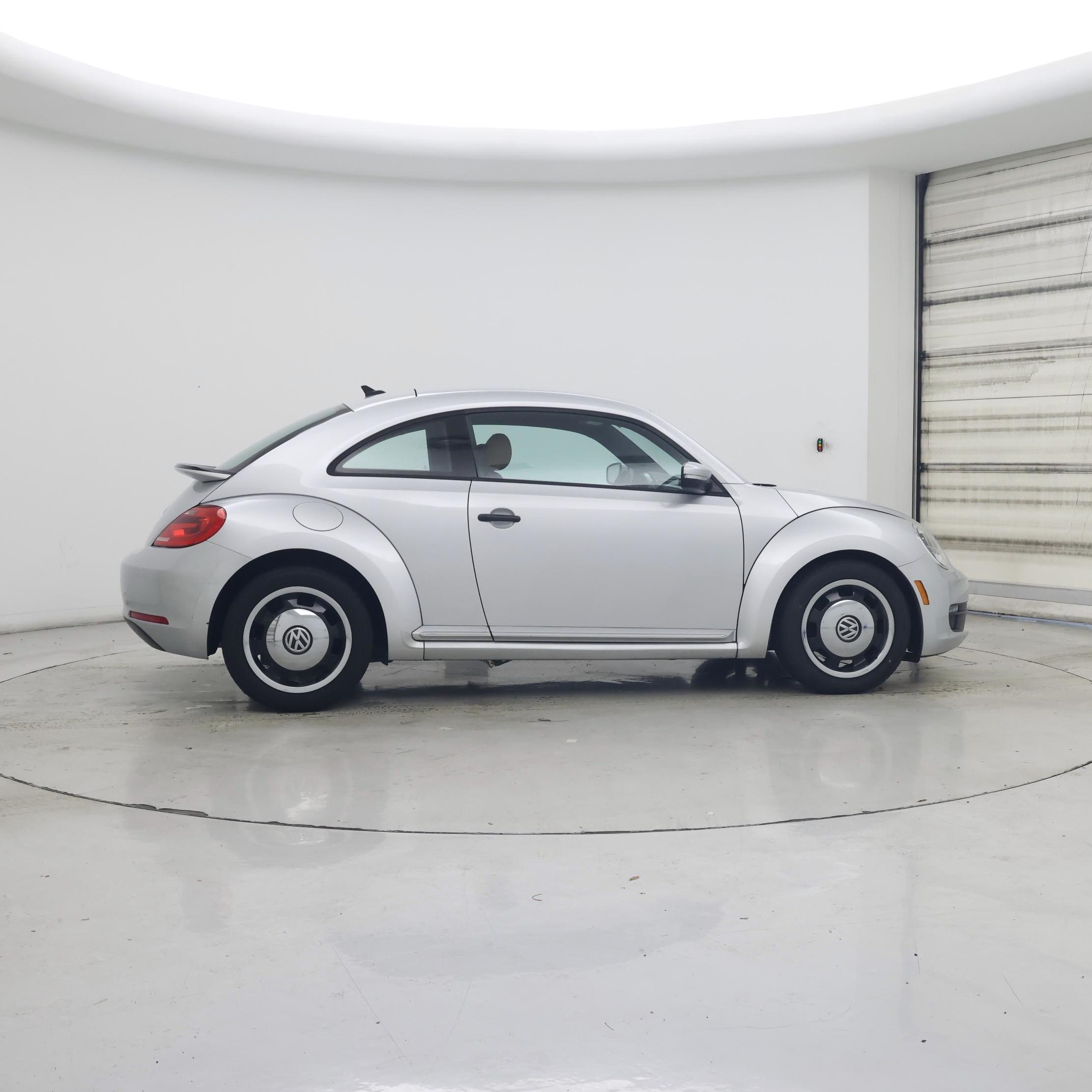 Thumbnail: 2015 Volkswagen Beetle - 7