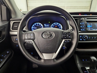 Steering Wheel & Instrument Cluster (On)