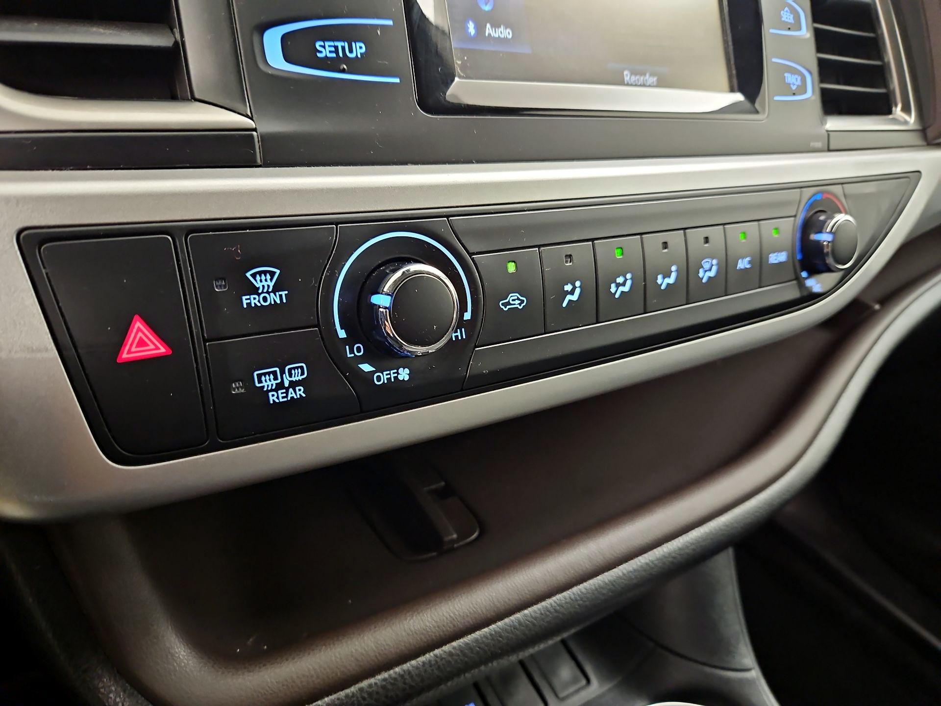 Thumbnail: 2019 Toyota Highlander - 16