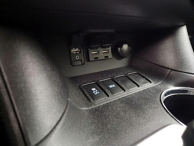 USB/AUX Ports