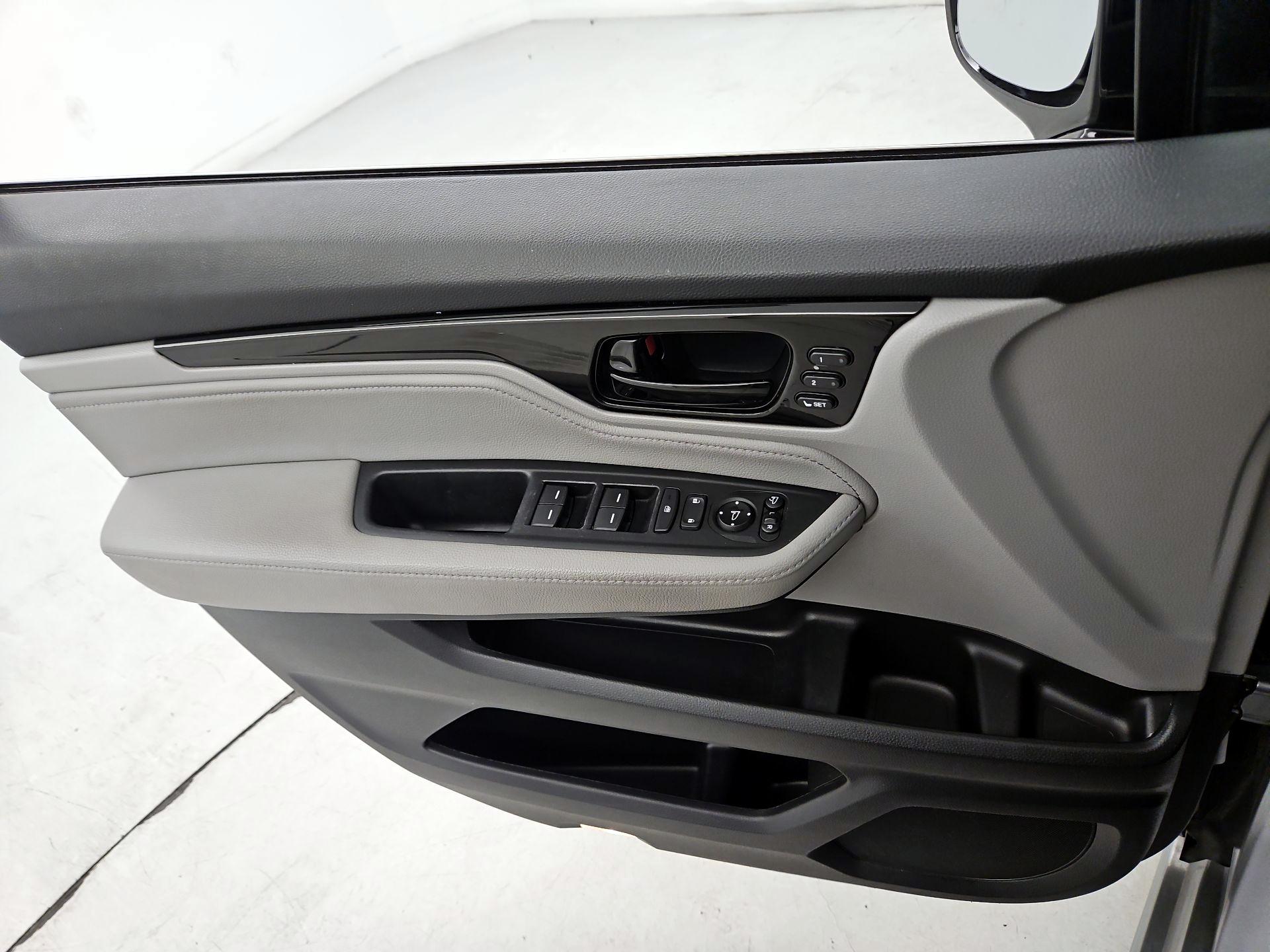 Thumbnail: 2019 Honda Odyssey - 12