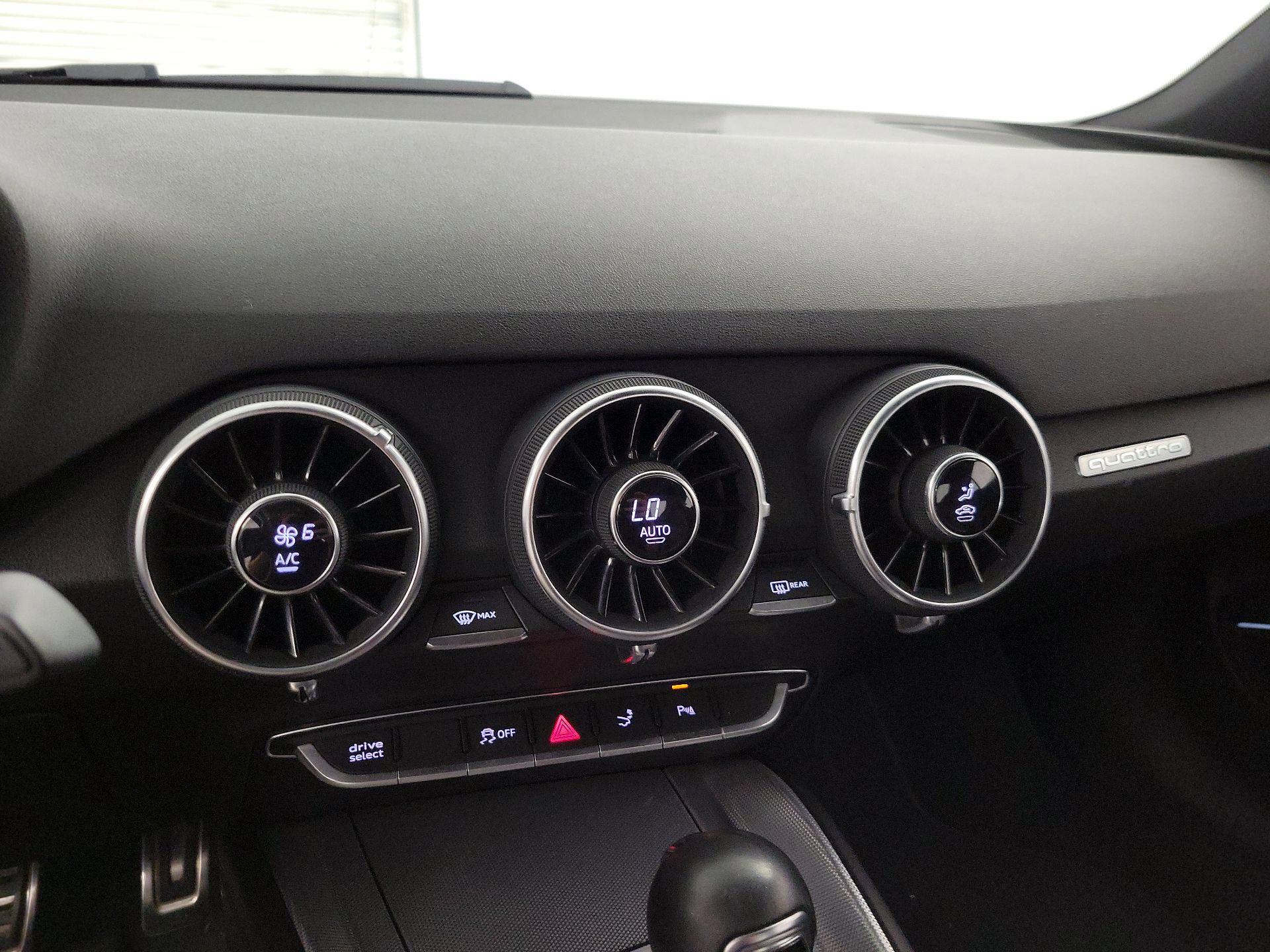 Thumbnail: 2016 Audi TT - 16