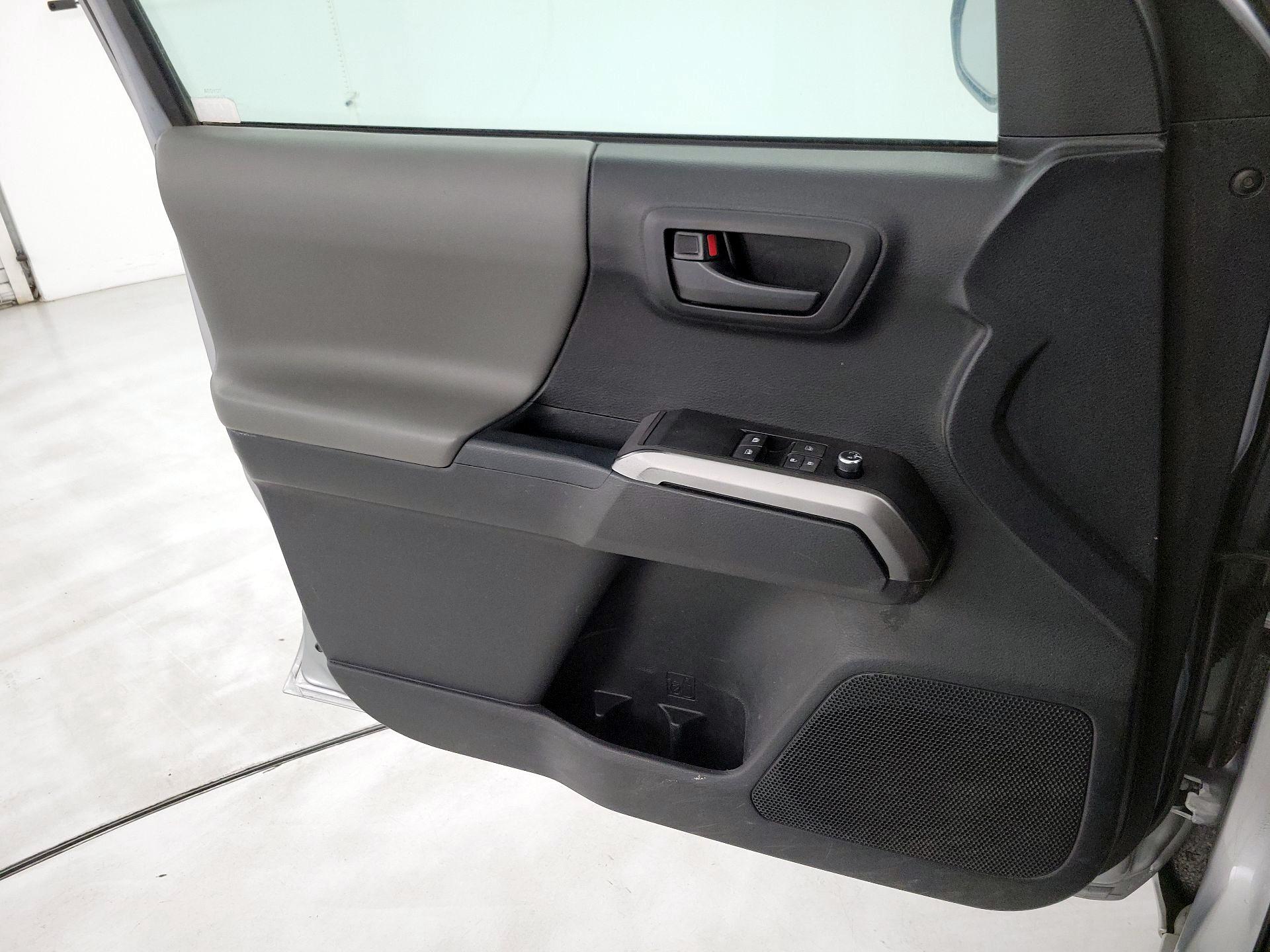 Thumbnail: 2017 Toyota Tacoma - 12