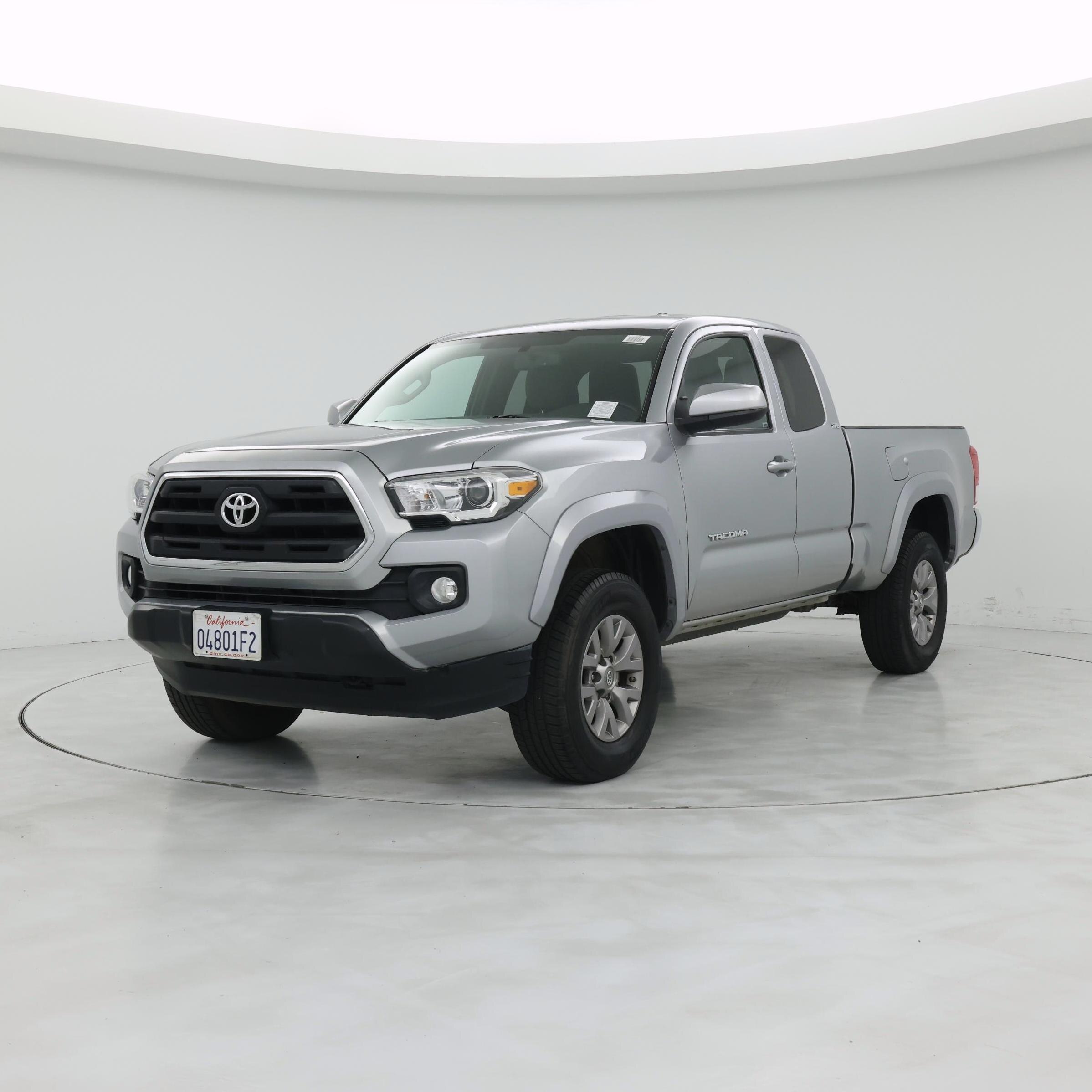 Thumbnail: 2017 Toyota Tacoma - 4