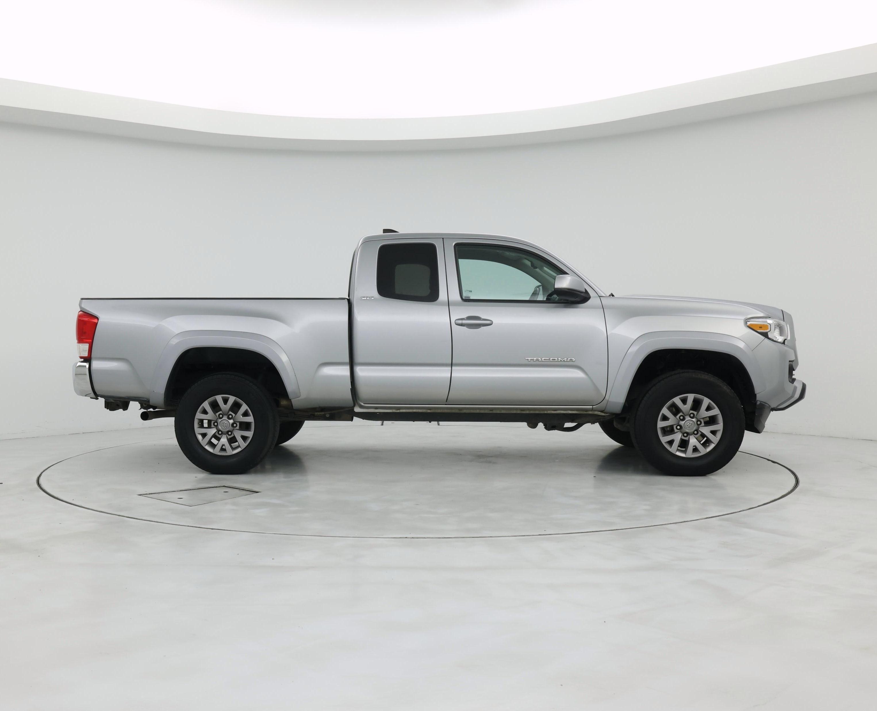 Thumbnail: 2017 Toyota Tacoma - 7