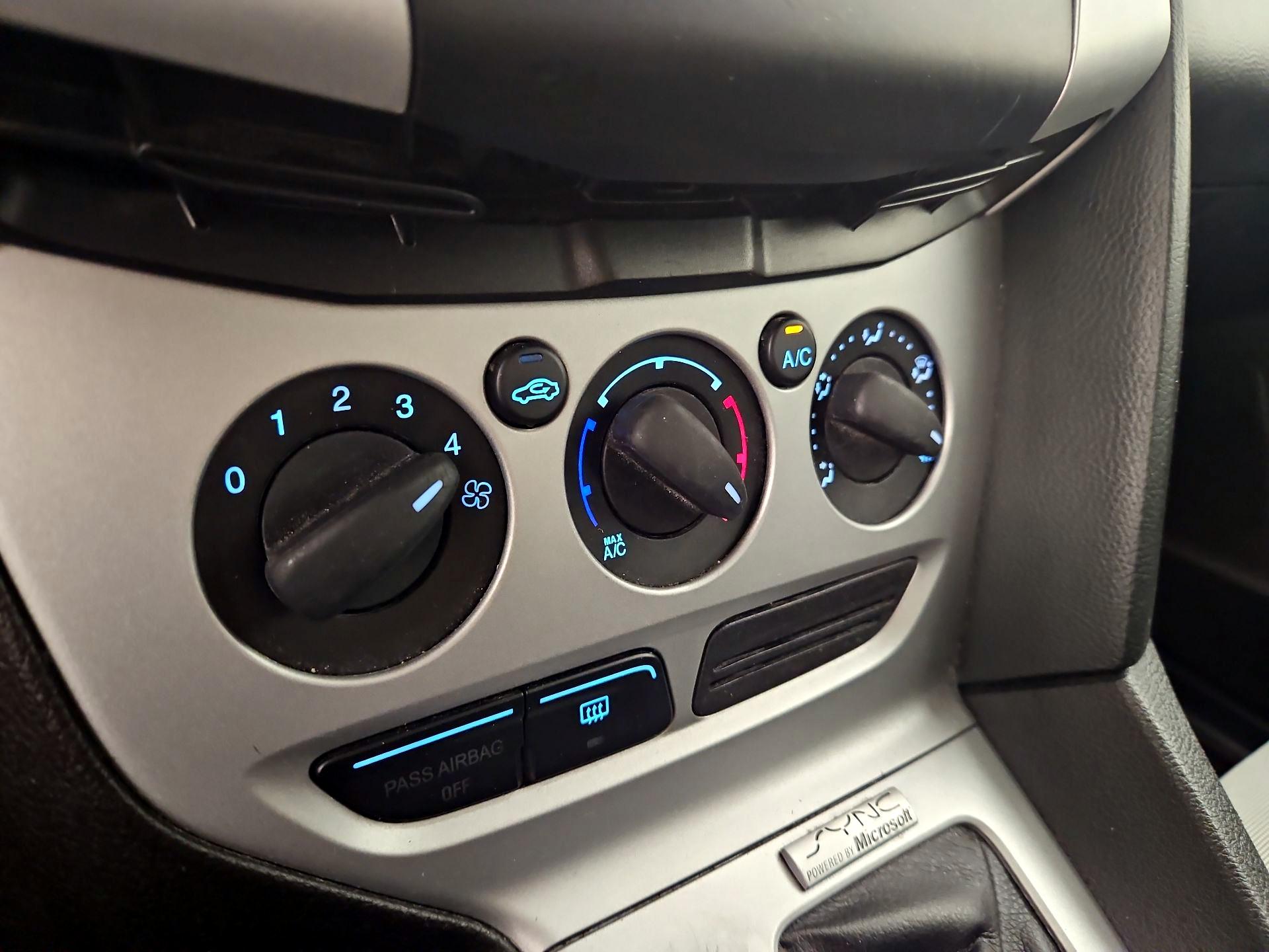Thumbnail: 2014 Ford Focus - 15