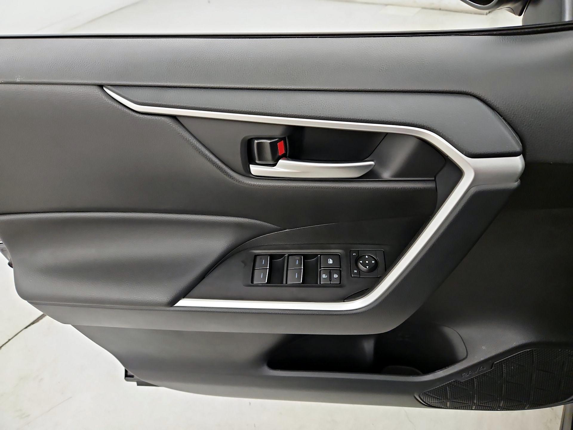 Thumbnail: 2025 Toyota RAV4 - 12