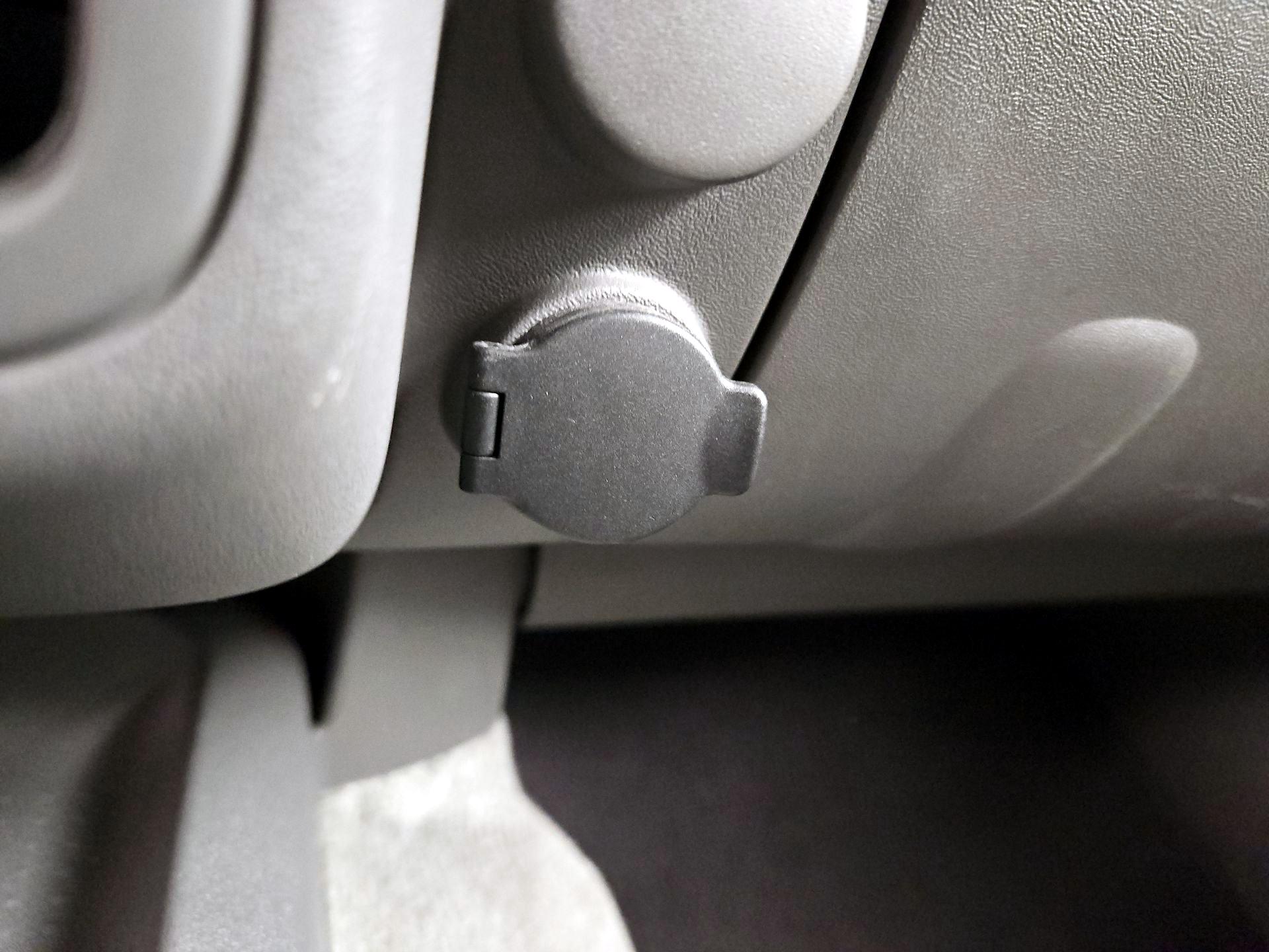 Thumbnail: 2015 Nissan Frontier - 17