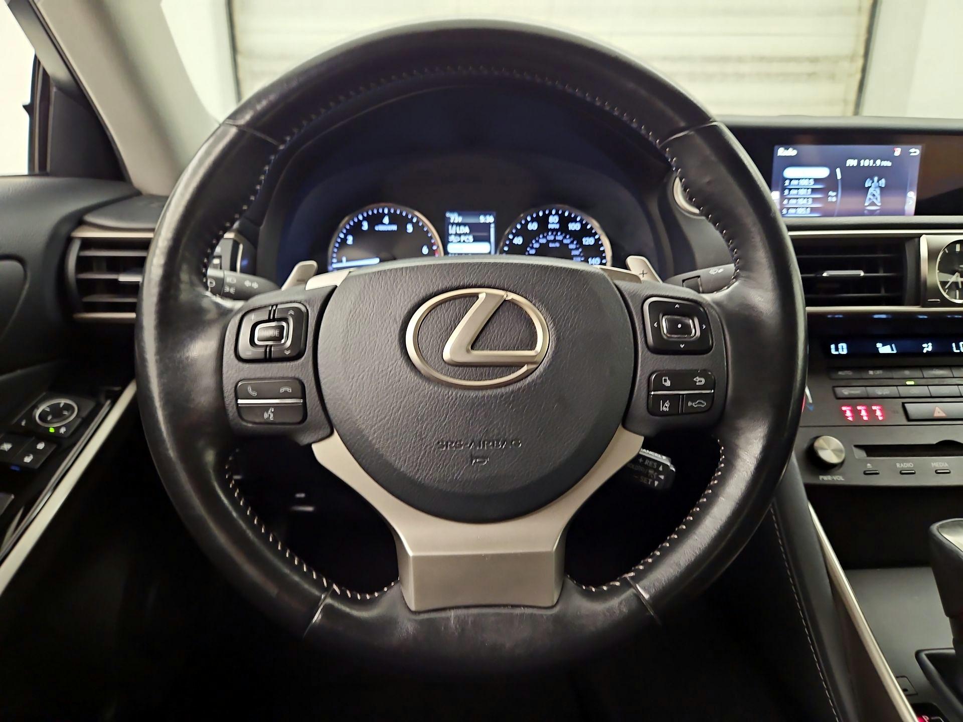 Thumbnail: 2019 Lexus IS - 10