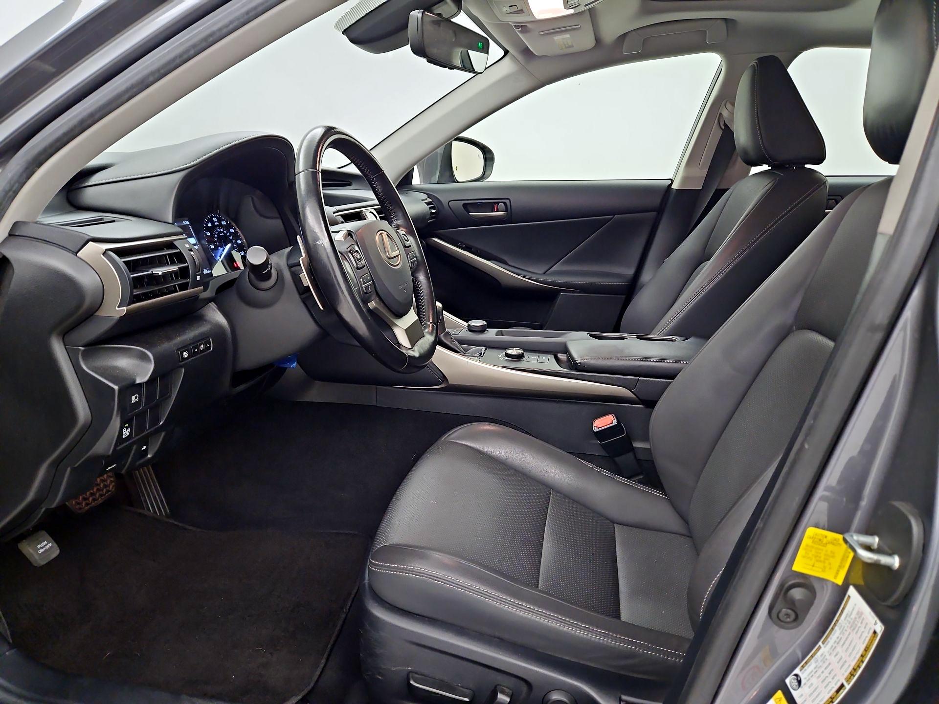 Thumbnail: 2019 Lexus IS - 11