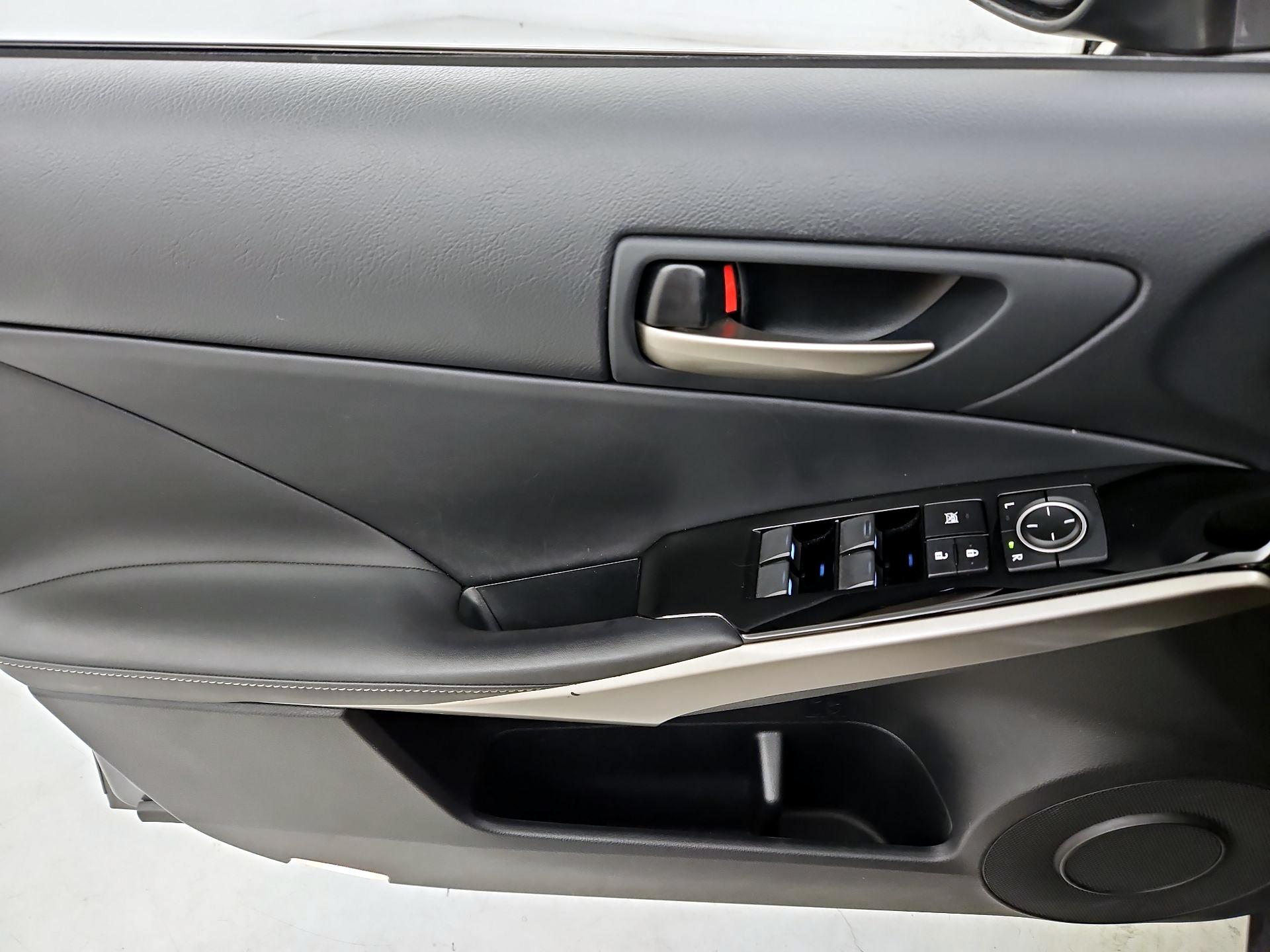 Thumbnail: 2019 Lexus IS - 12