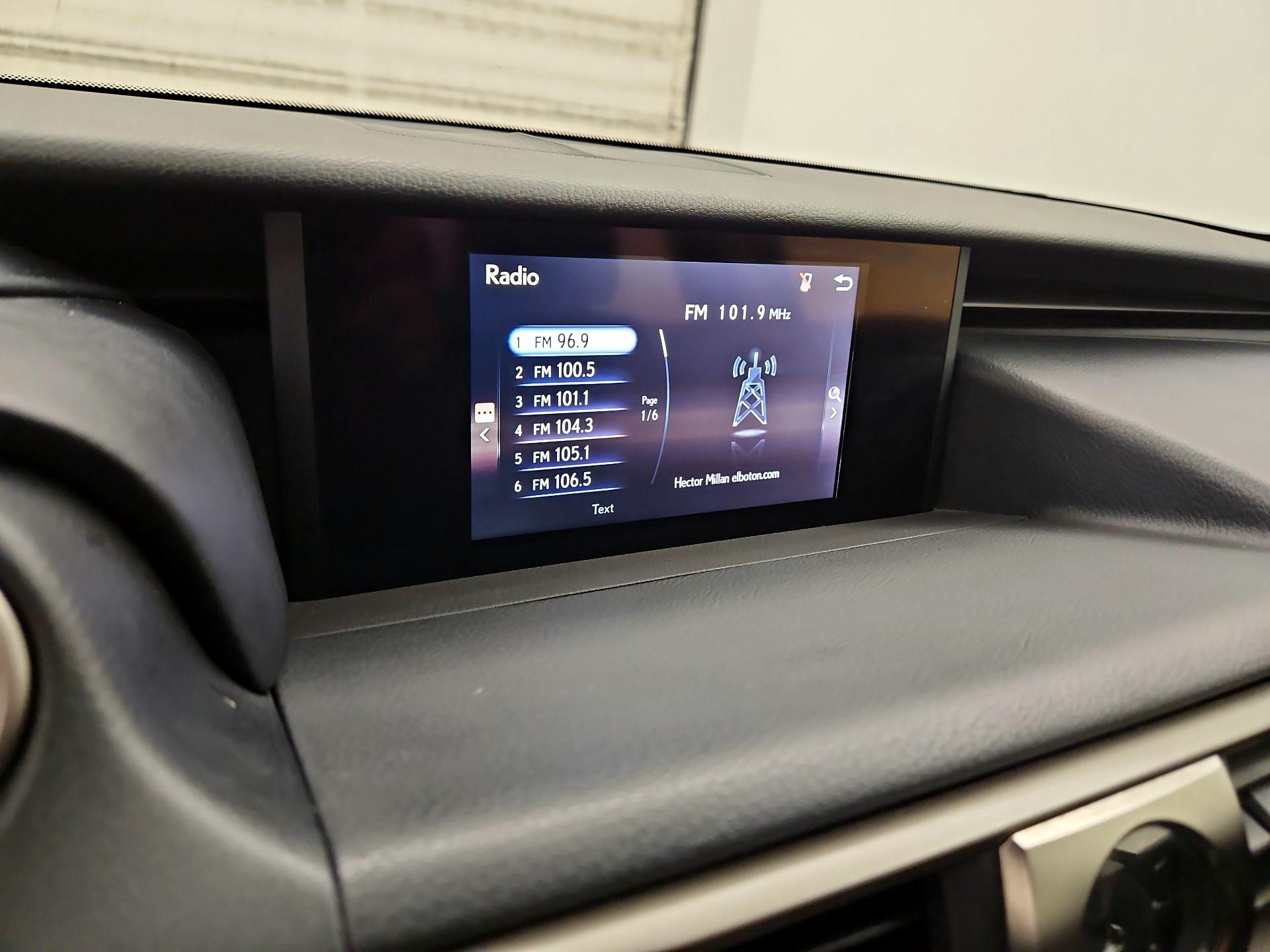 Thumbnail: 2019 Lexus IS - 15