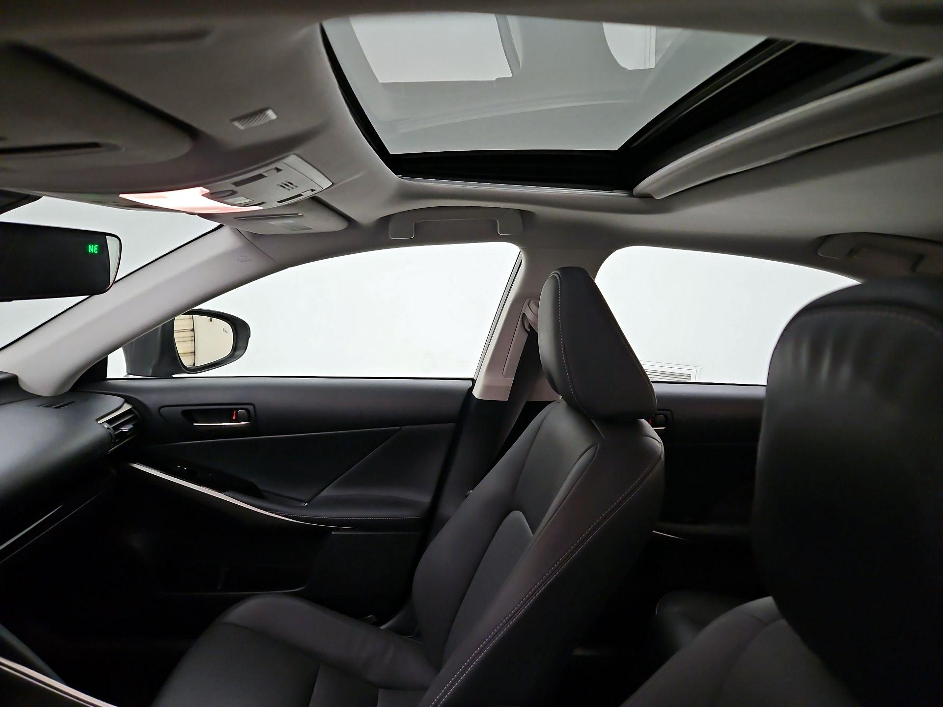 Thumbnail: 2019 Lexus IS - 19