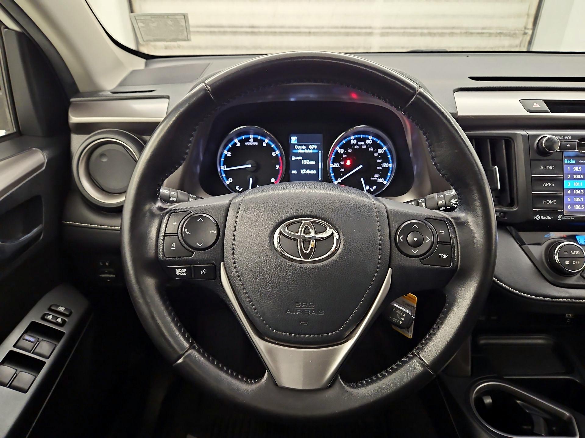 Thumbnail: 2016 Toyota RAV4 - 10