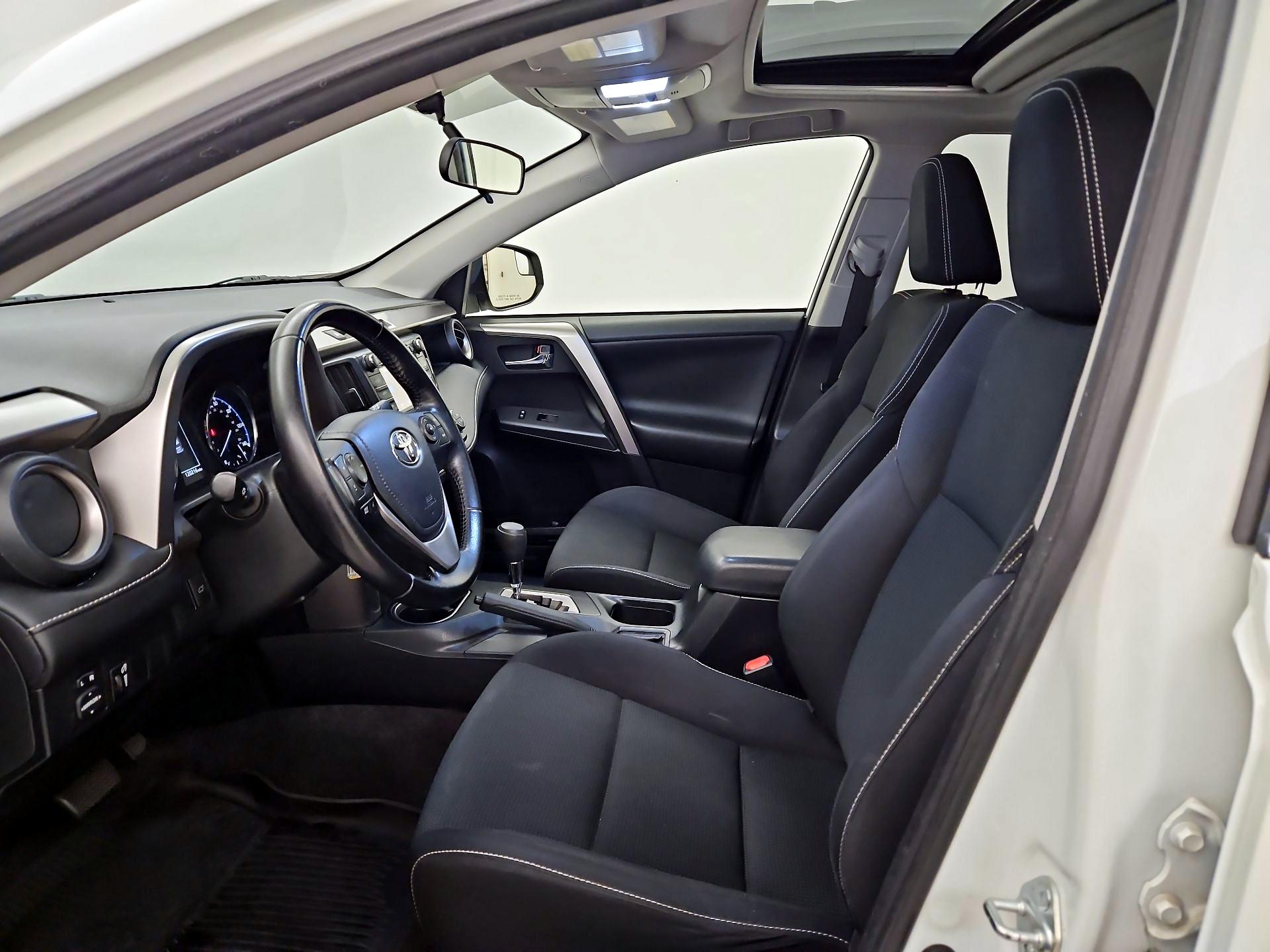 Thumbnail: 2016 Toyota RAV4 - 11