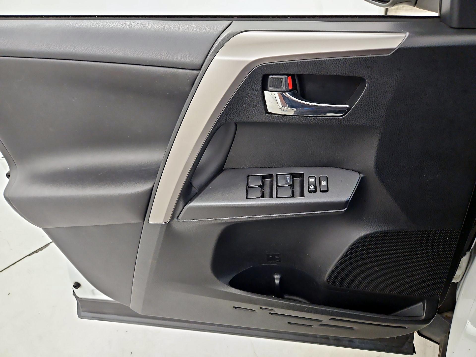 Thumbnail: 2016 Toyota RAV4 - 12