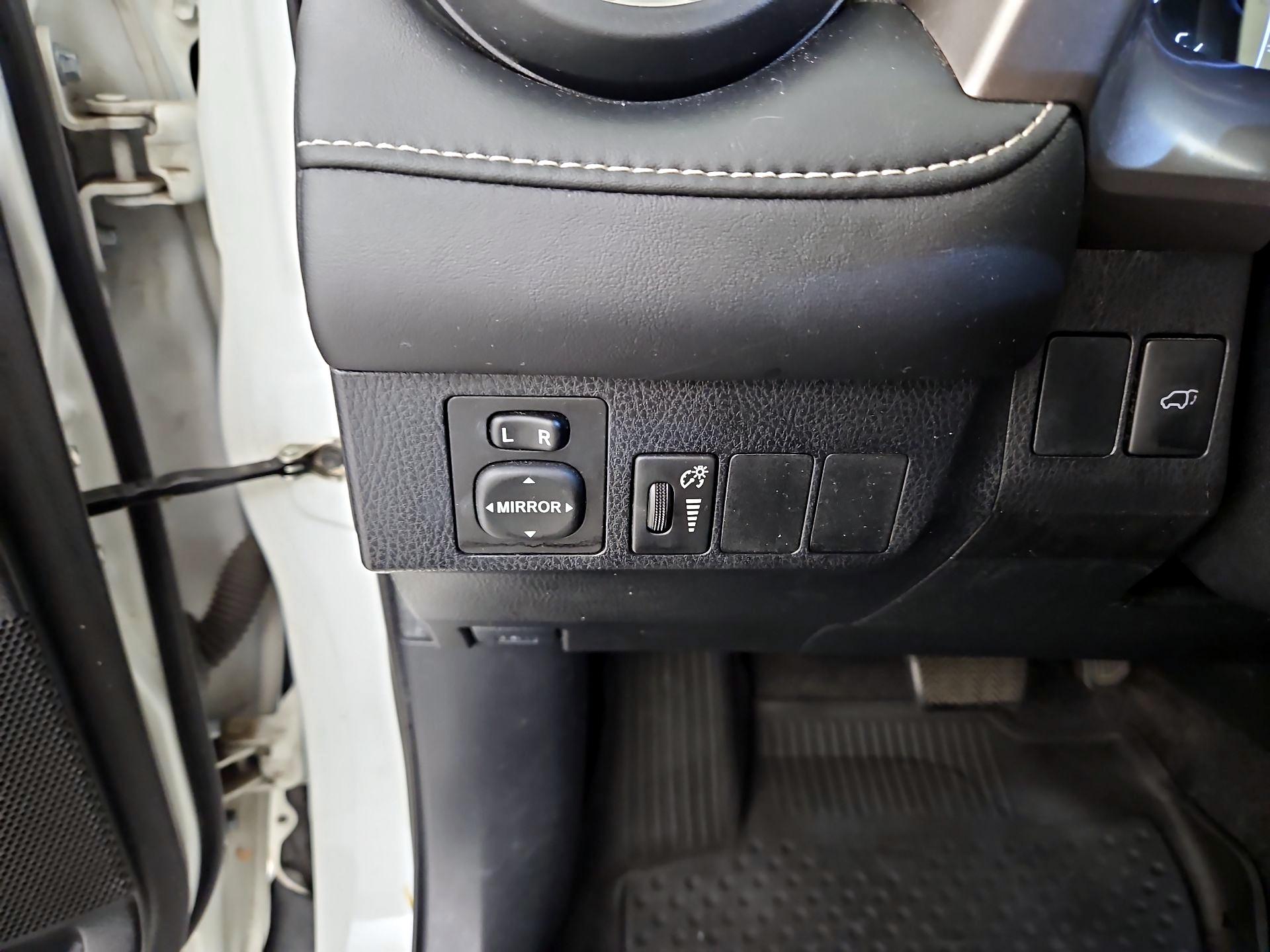 Thumbnail: 2016 Toyota RAV4 - 13