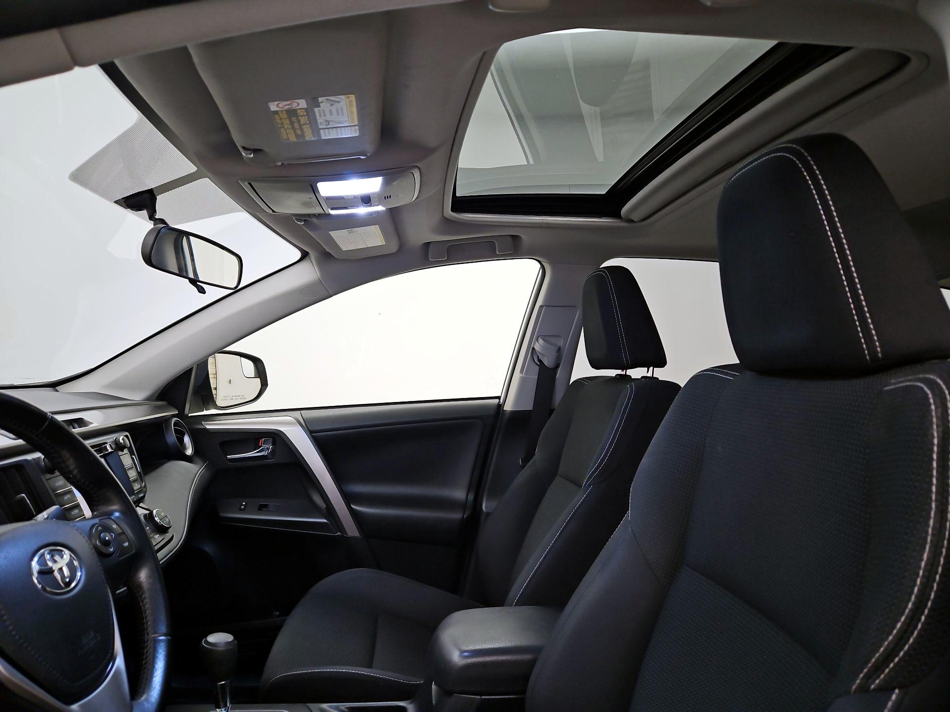 Thumbnail: 2016 Toyota RAV4 - 19