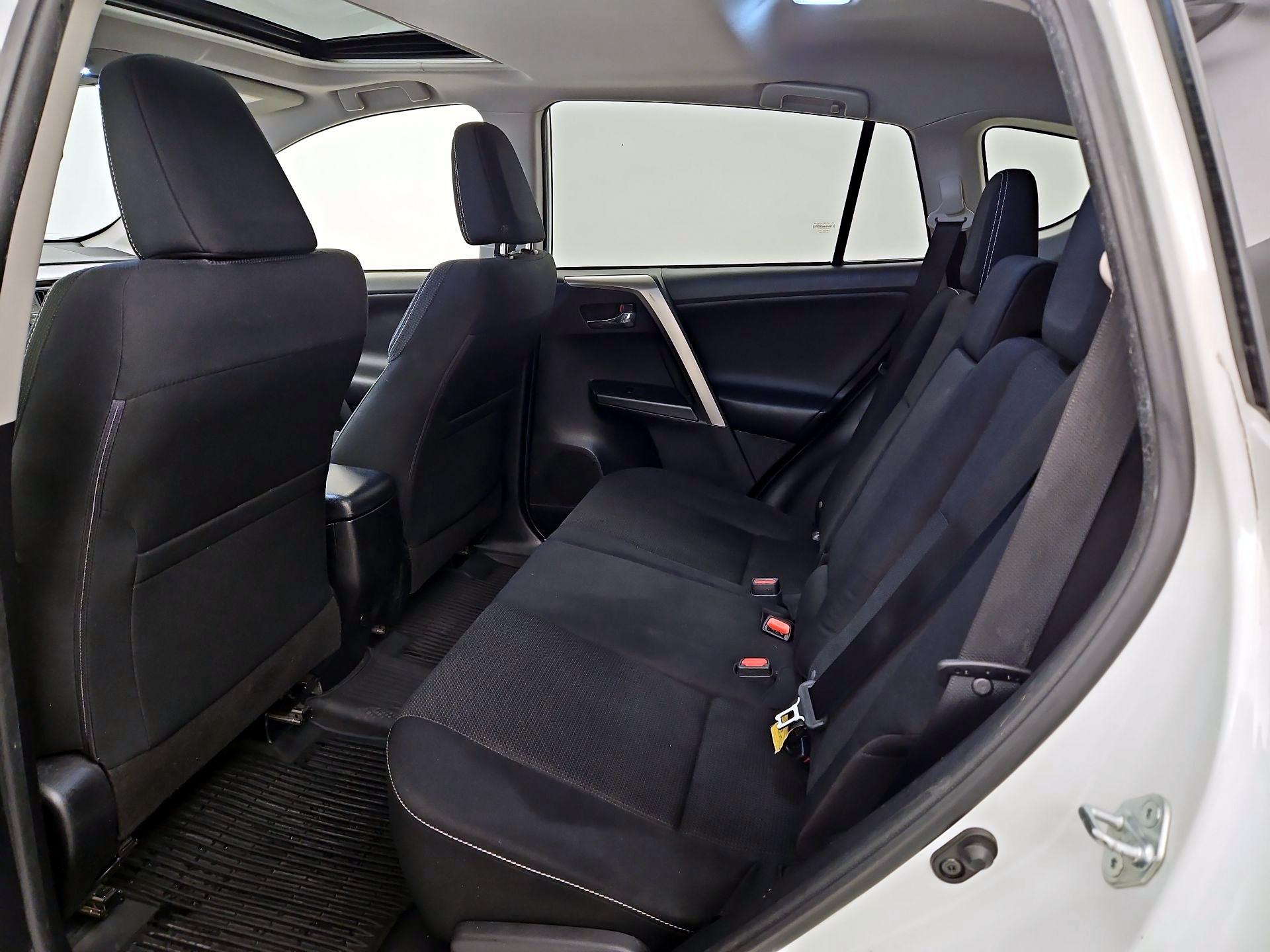 Thumbnail: 2016 Toyota RAV4 - 20