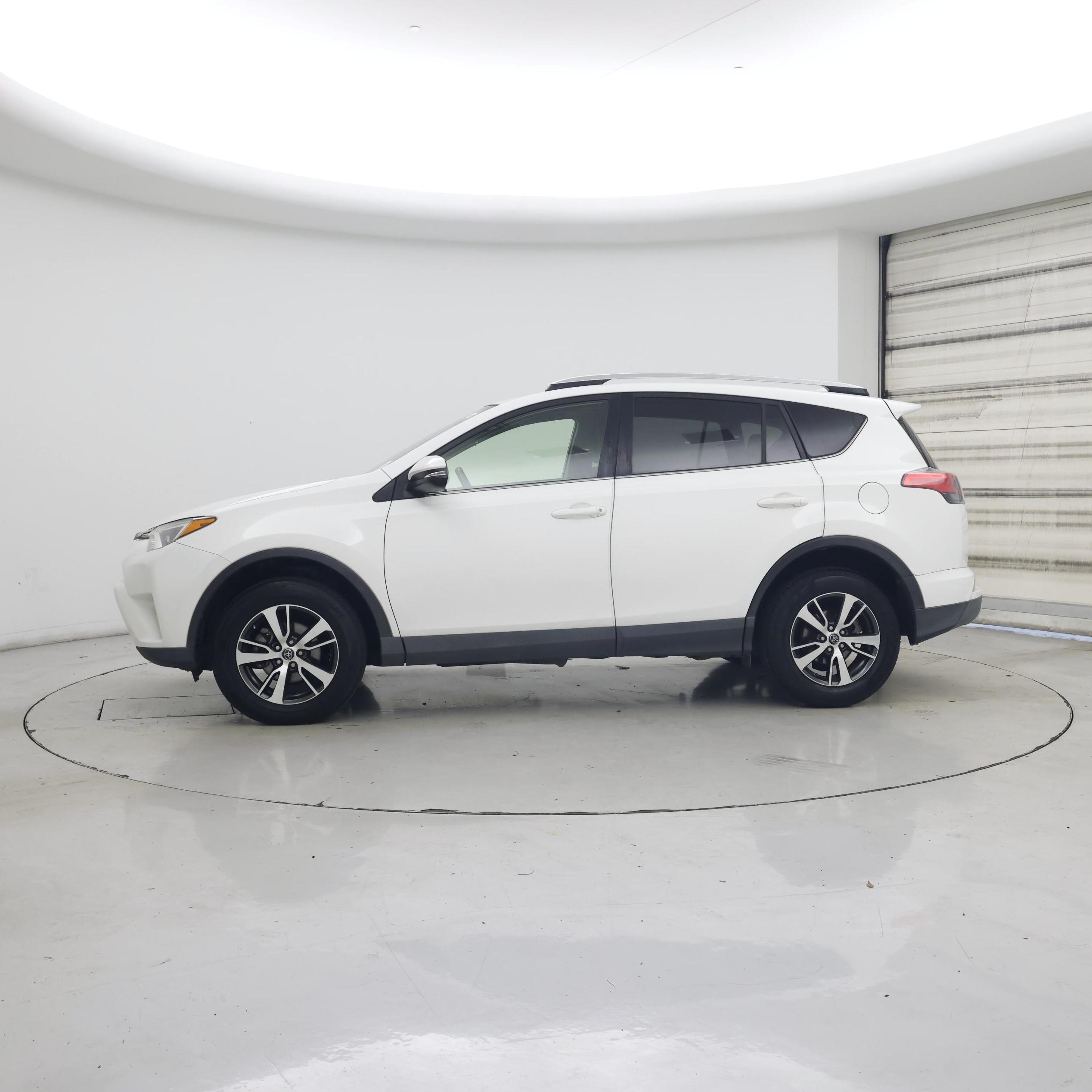 Thumbnail: 2016 Toyota RAV4 - 3
