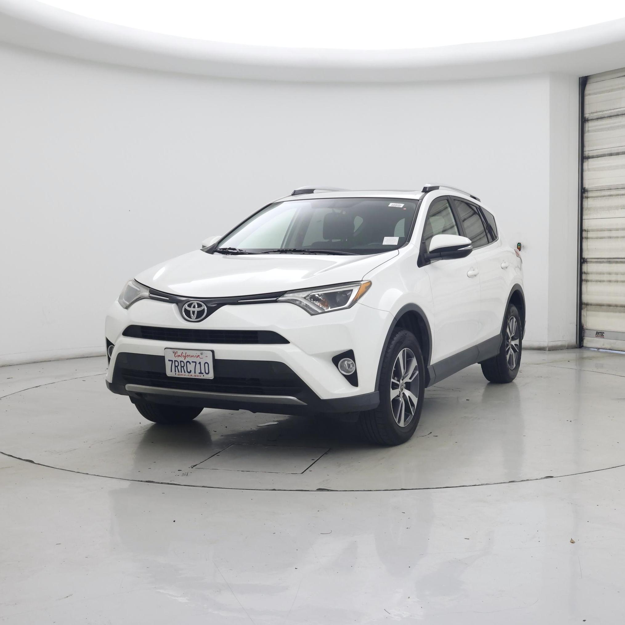 Thumbnail: 2016 Toyota RAV4 - 4
