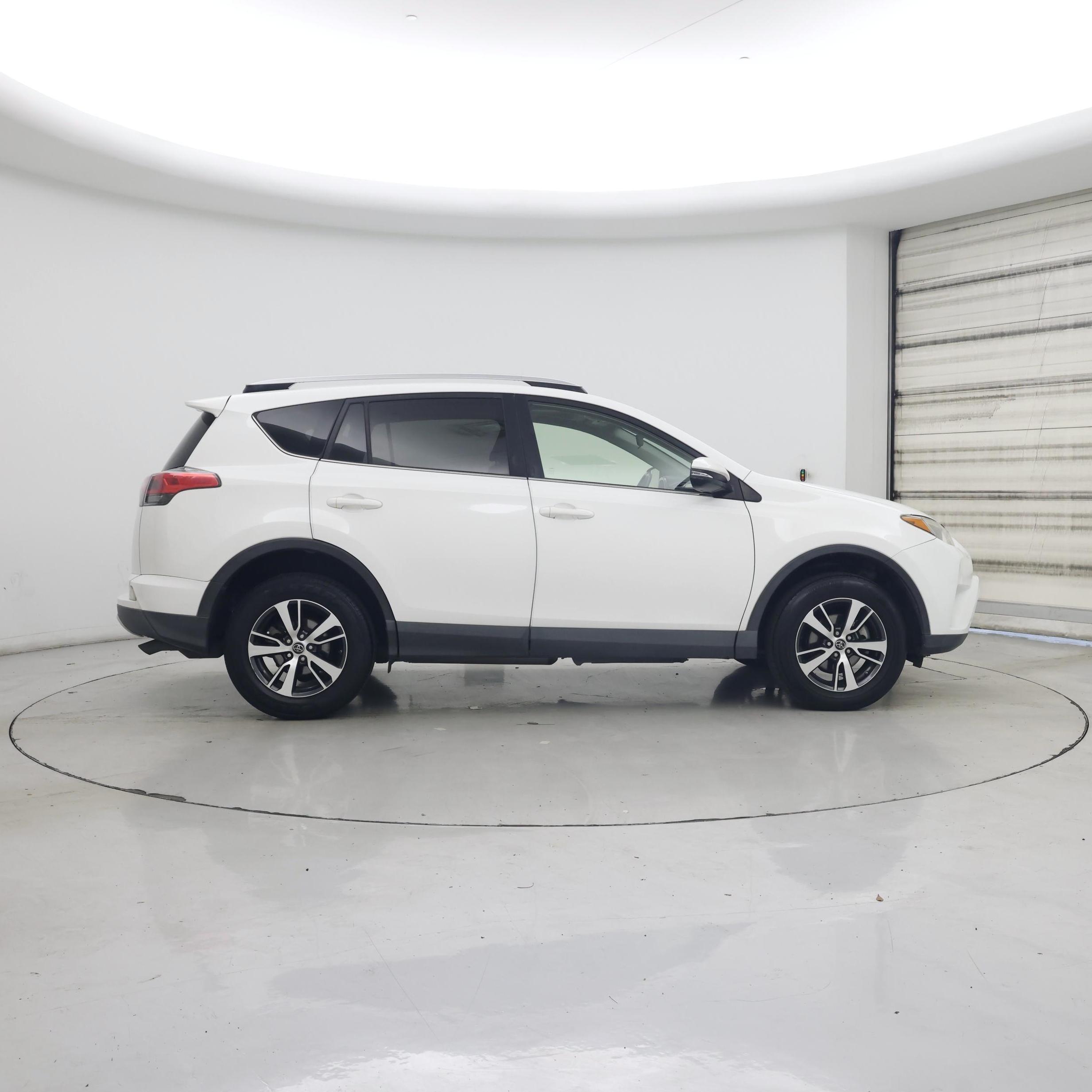 Thumbnail: 2016 Toyota RAV4 - 7