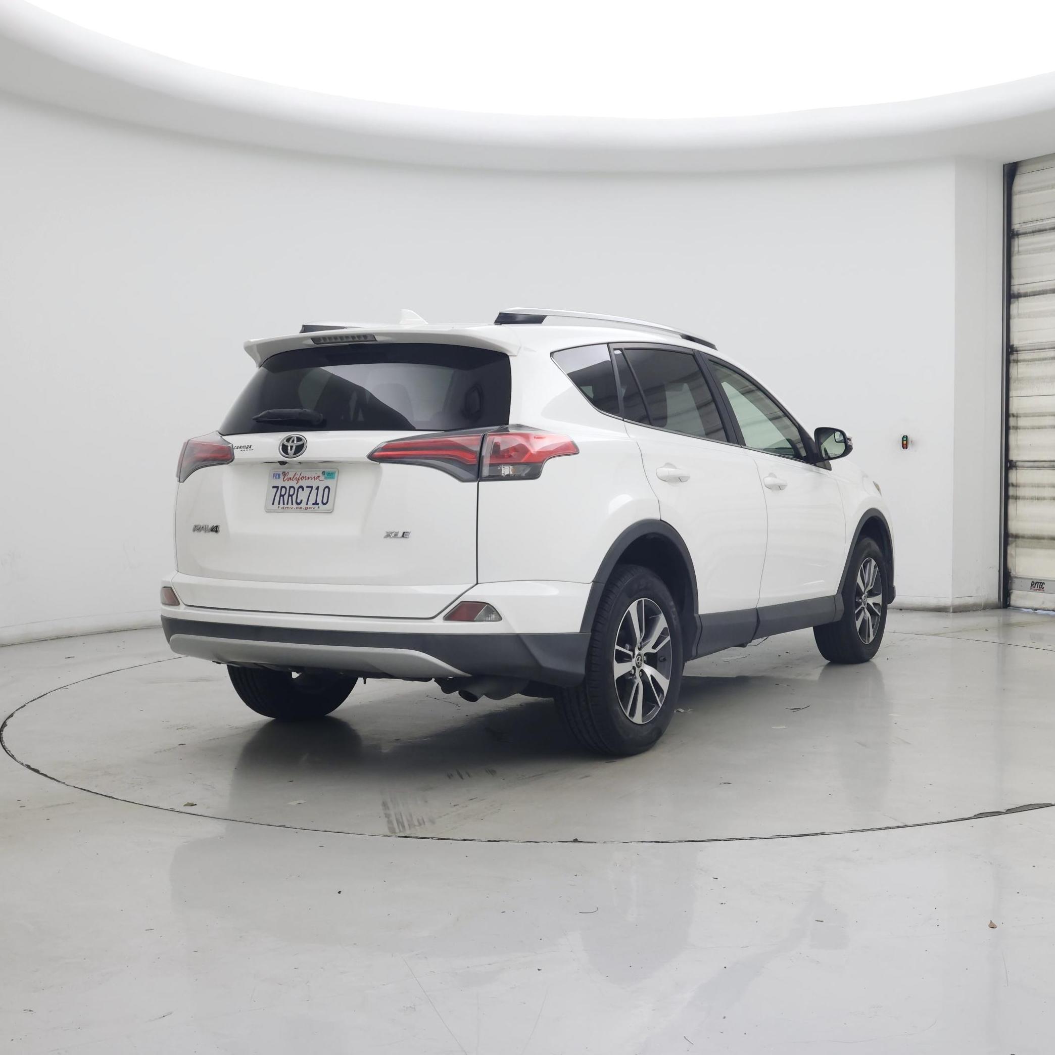 Thumbnail: 2016 Toyota RAV4 - 8