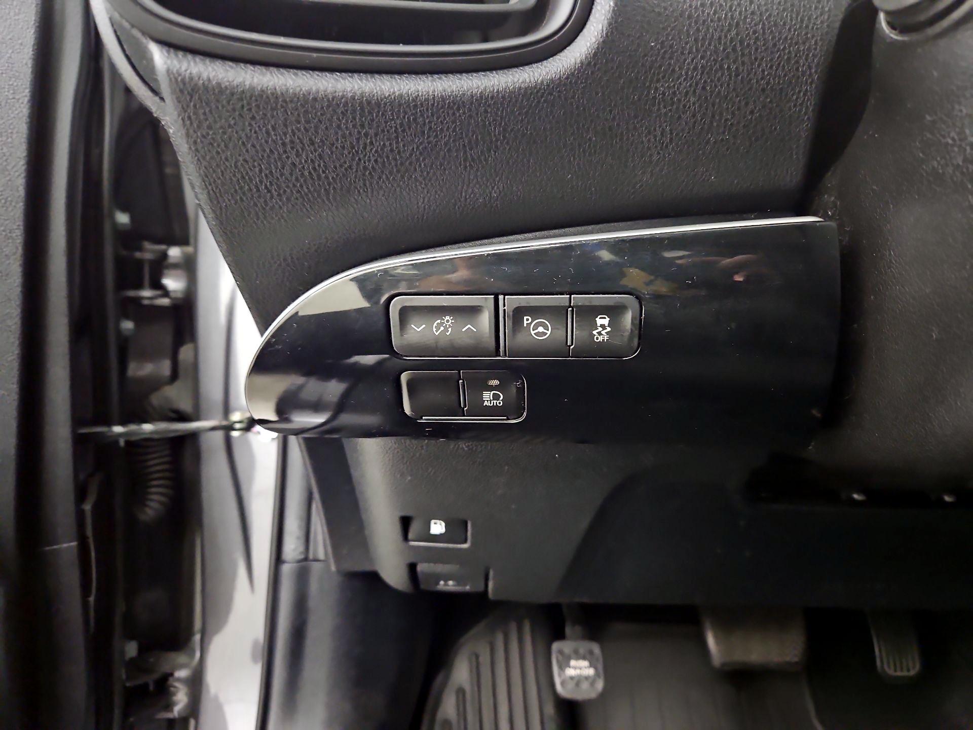 Thumbnail: 2019 Toyota Prius - 13